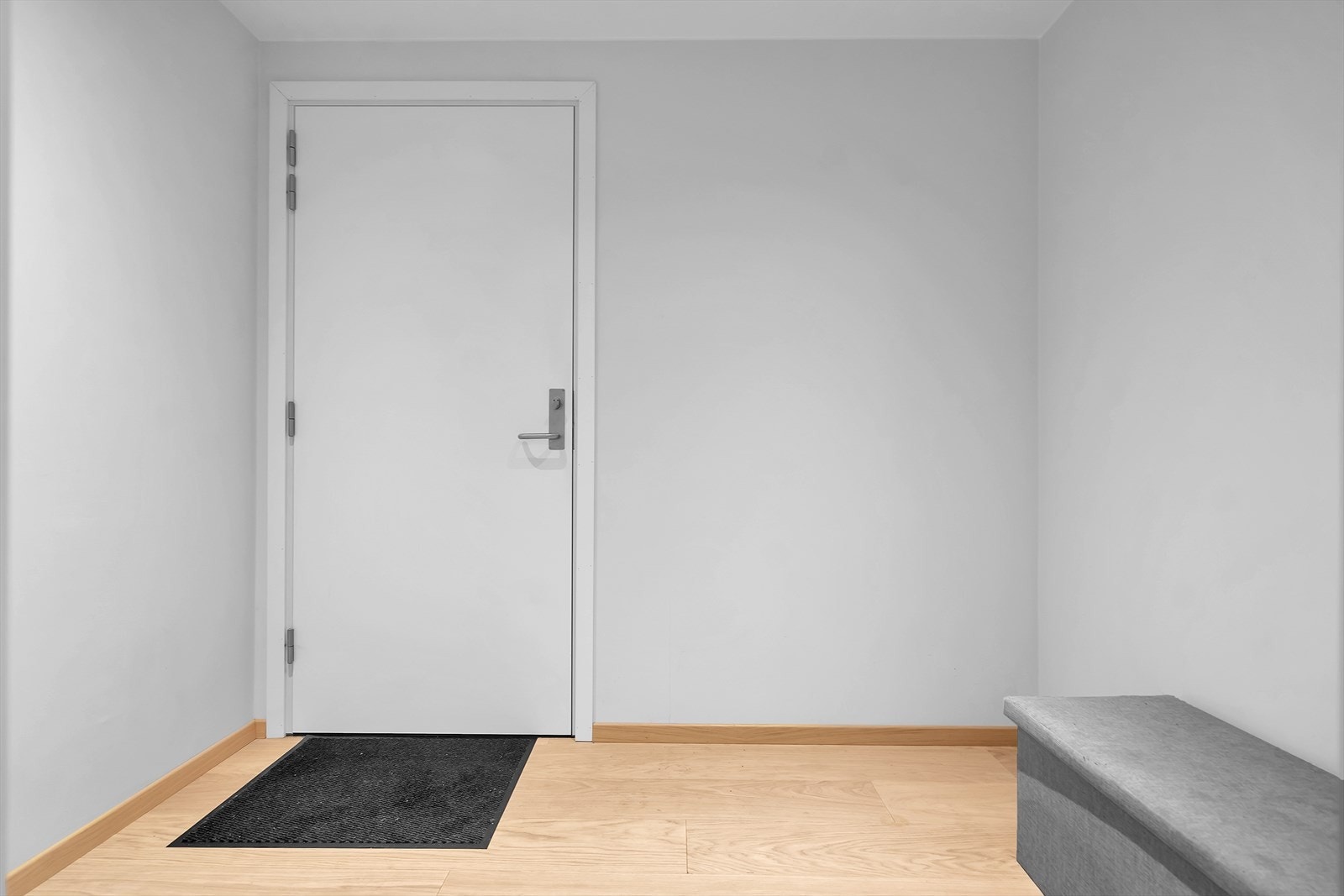 Velkommen inn | Romslig og fin gang | Varme i gulv. Galleribilde