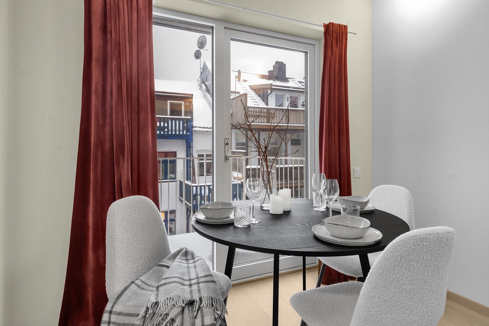 Stue | Adkomst til privat balkong fra stuen. Galleribilde