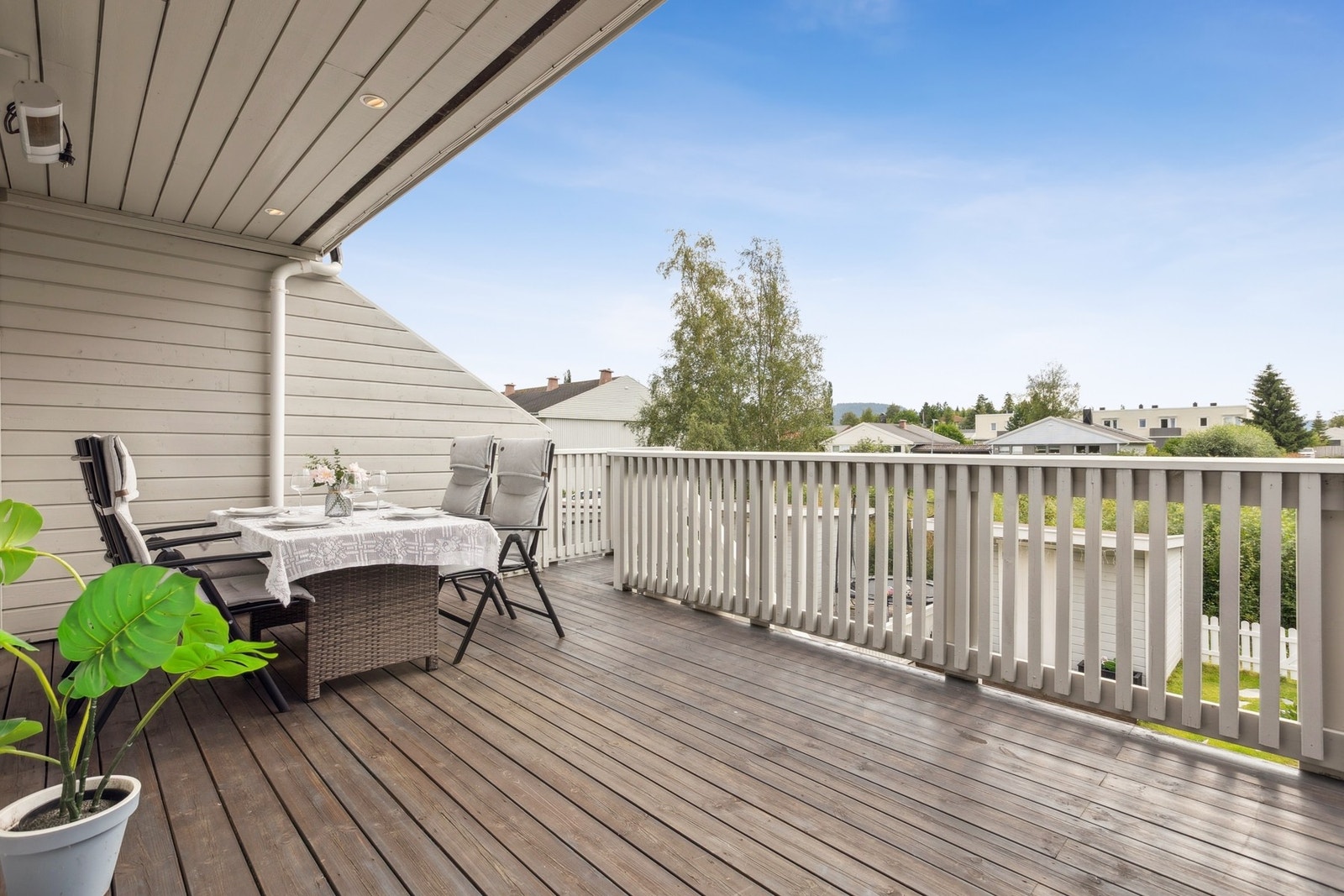 Balkongen er det perfekte stedet å invitere til sosiale sammenkomster. Galleribilde