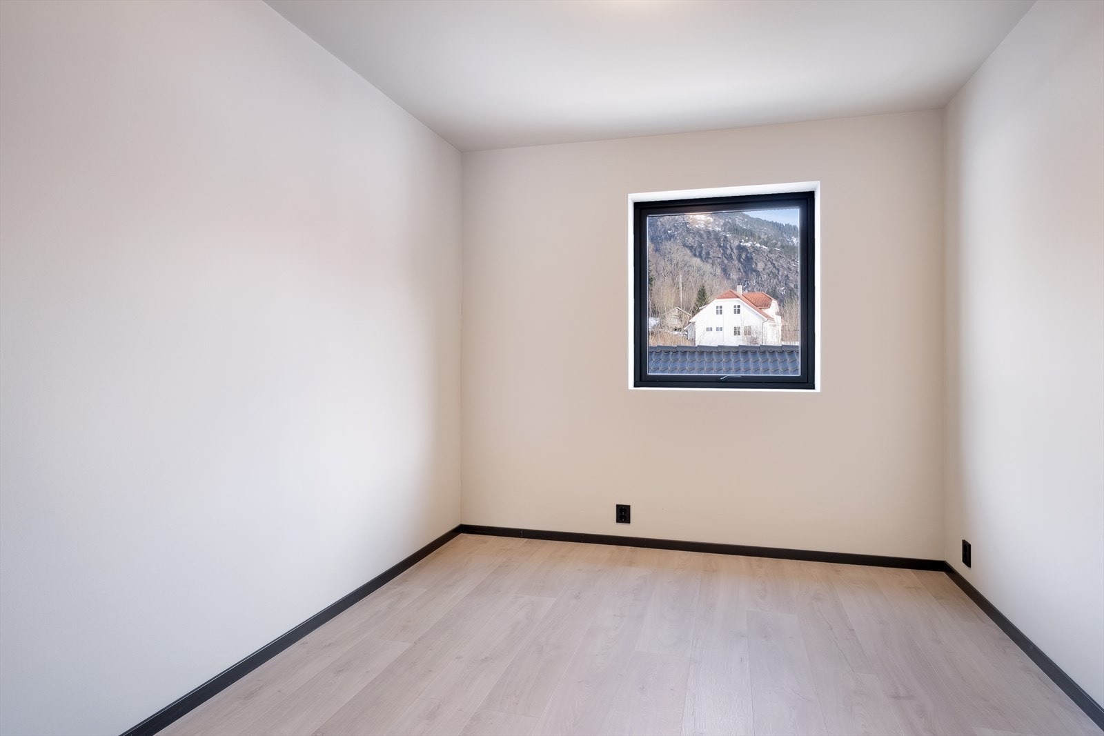 Soverom 2 er på 9,4 kvm Galleribilde