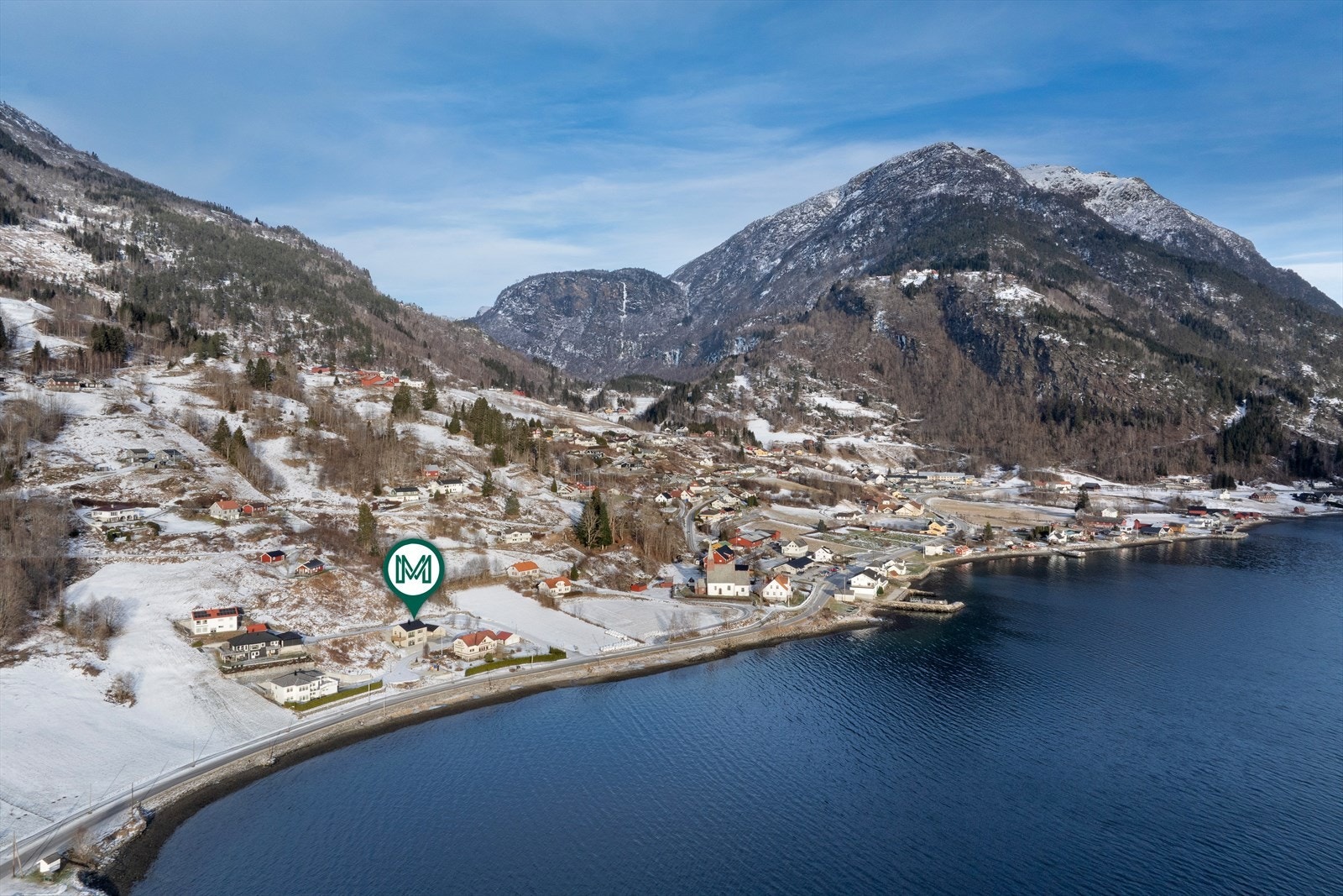Flott utgangspunkt om ein ynskjer å bruke fjorden eller fjellet Galleribilde