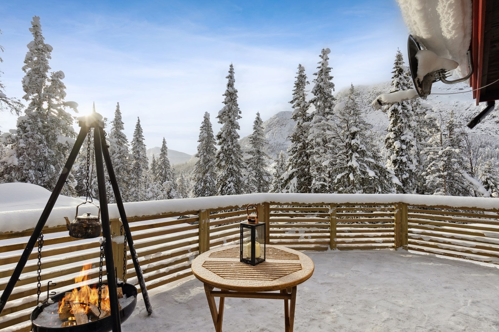 Dette er en sjarmerende fritidsbolig ved Haglebu! Hytta ligger naturskjønt til med utsikt mot Bergshammaren. Galleribilde