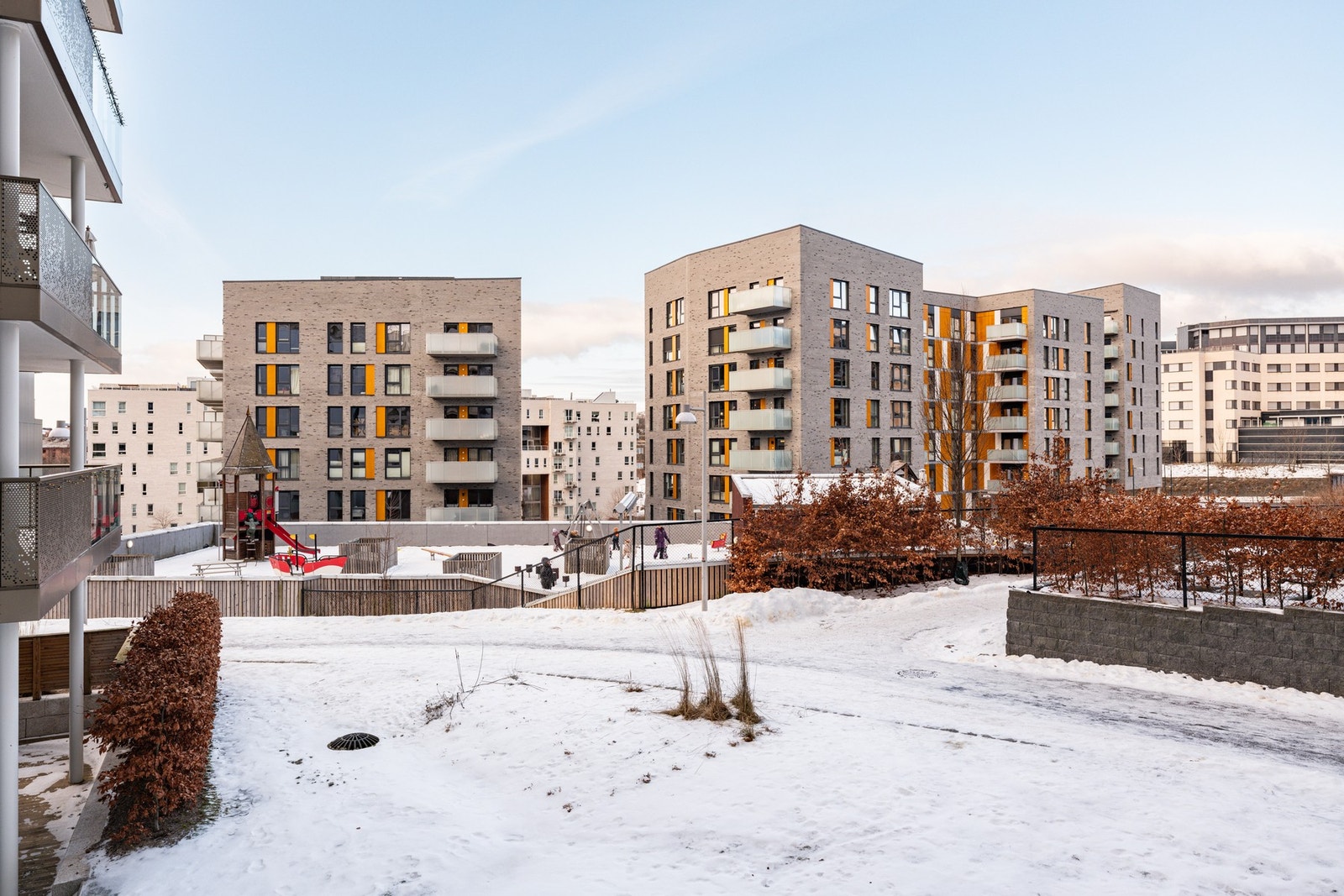 Utsyn mot gårdsrom. Galleribilde