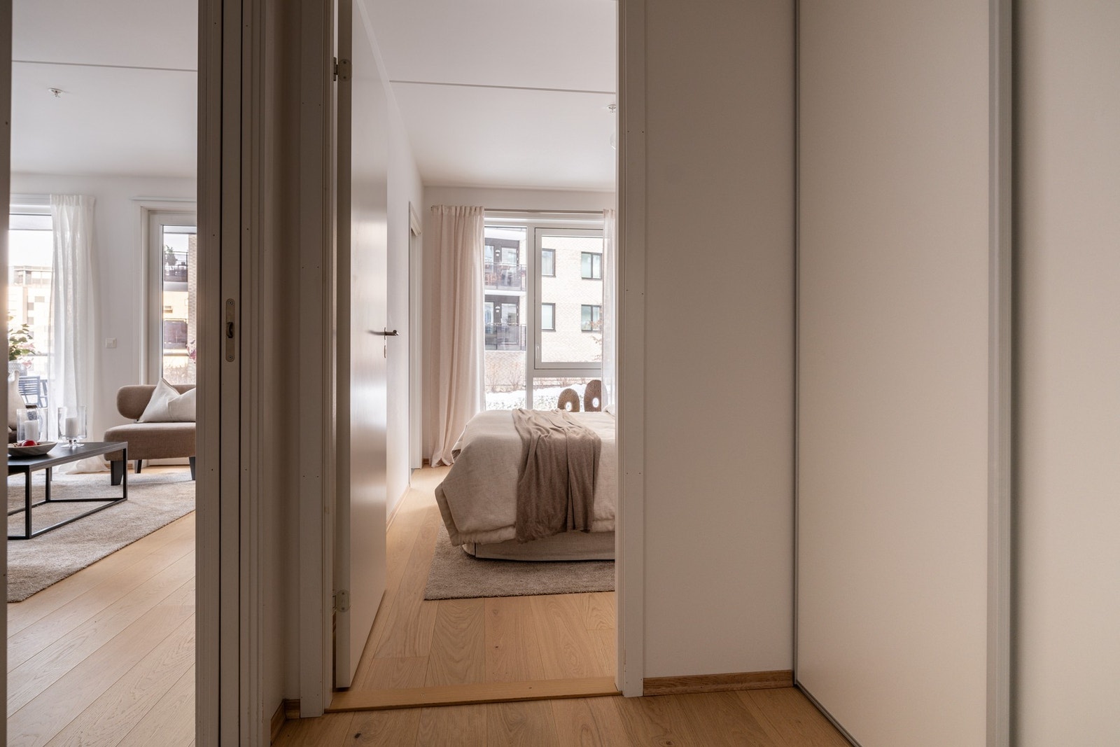 Soverommet har adkomst både fra entré og stue. Galleribilde