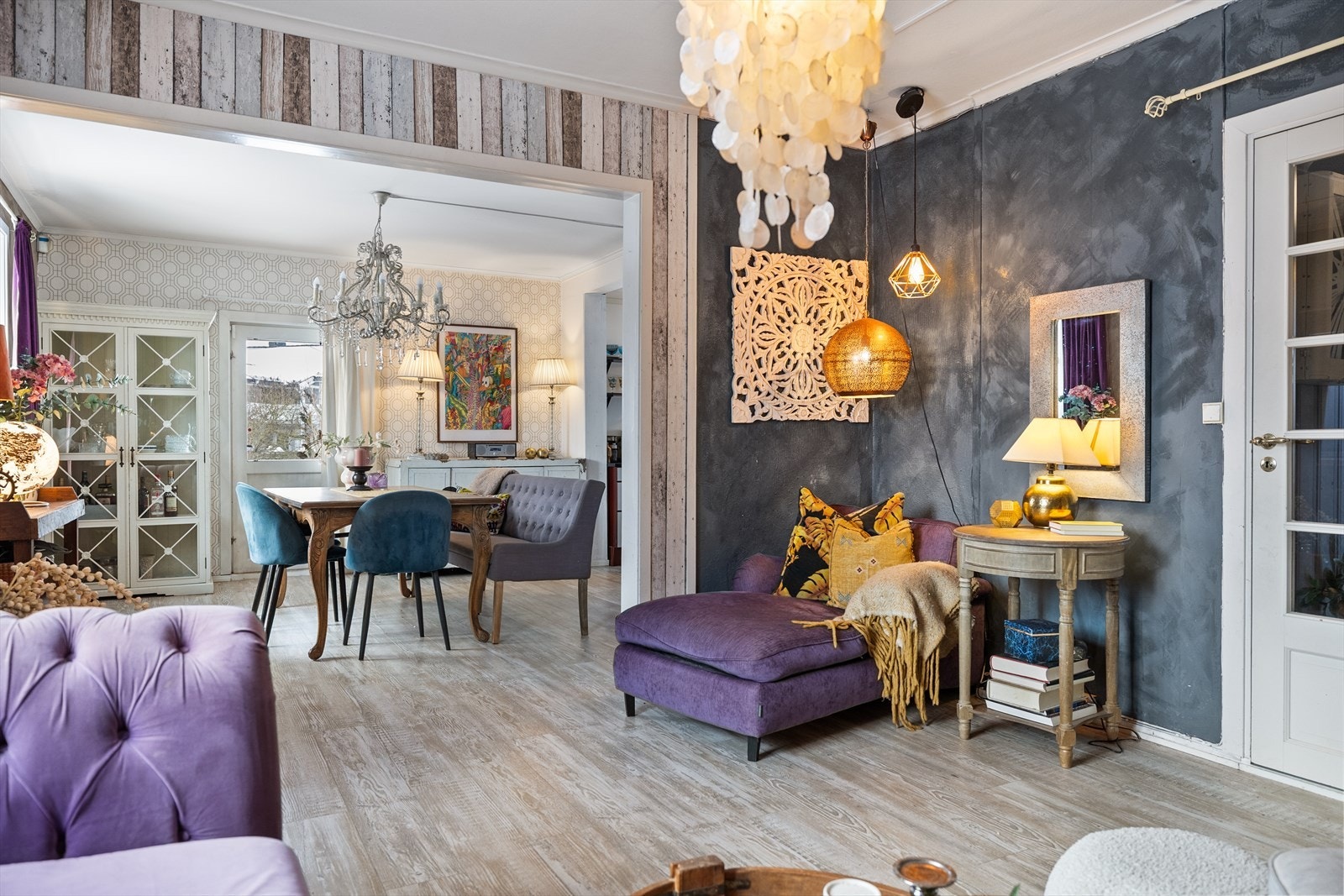 Stuen byr på en hyggelig loungeavdeling med en lun og avslappende atmosfære. Galleribilde