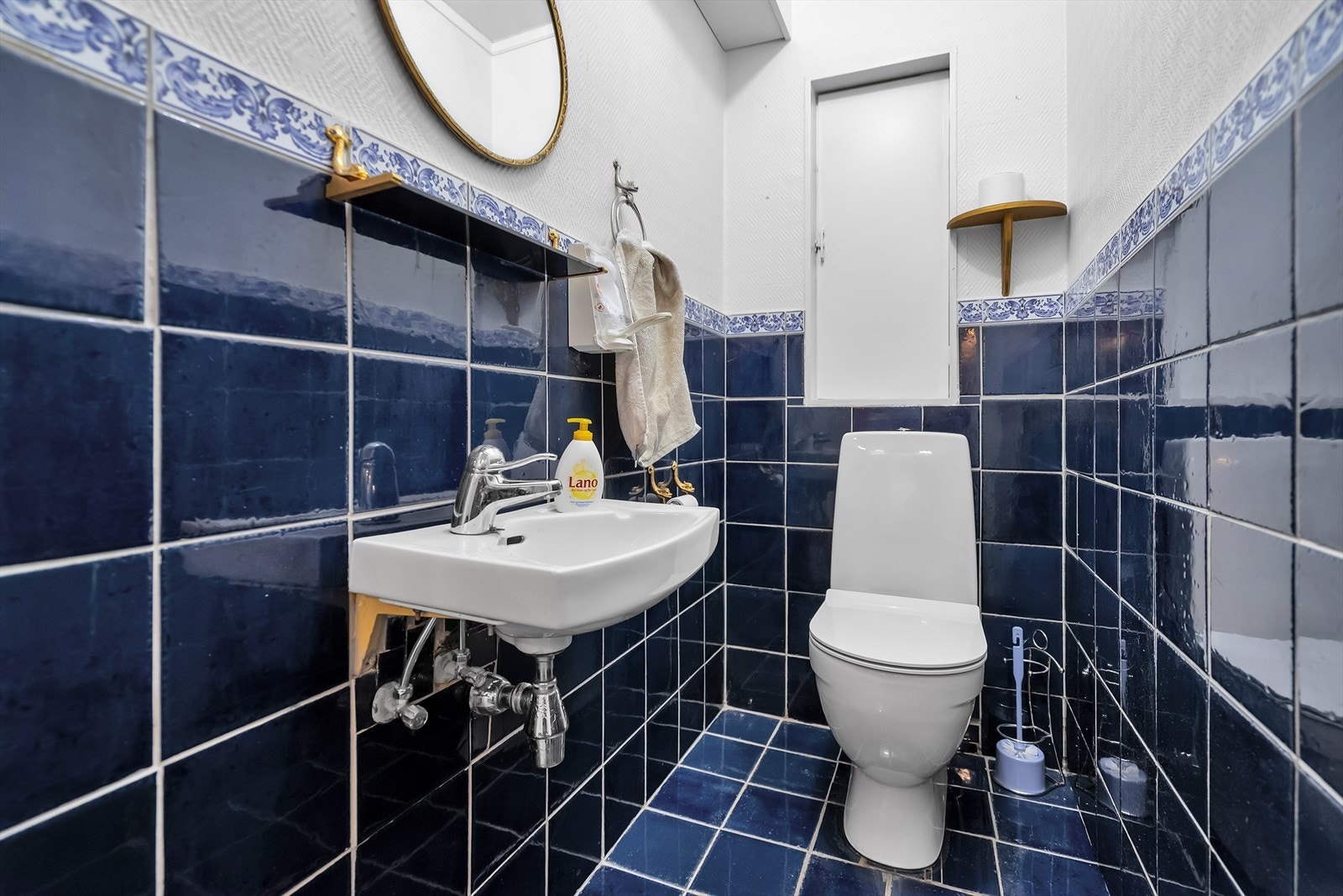 Flislagt toalettrom Galleribilde