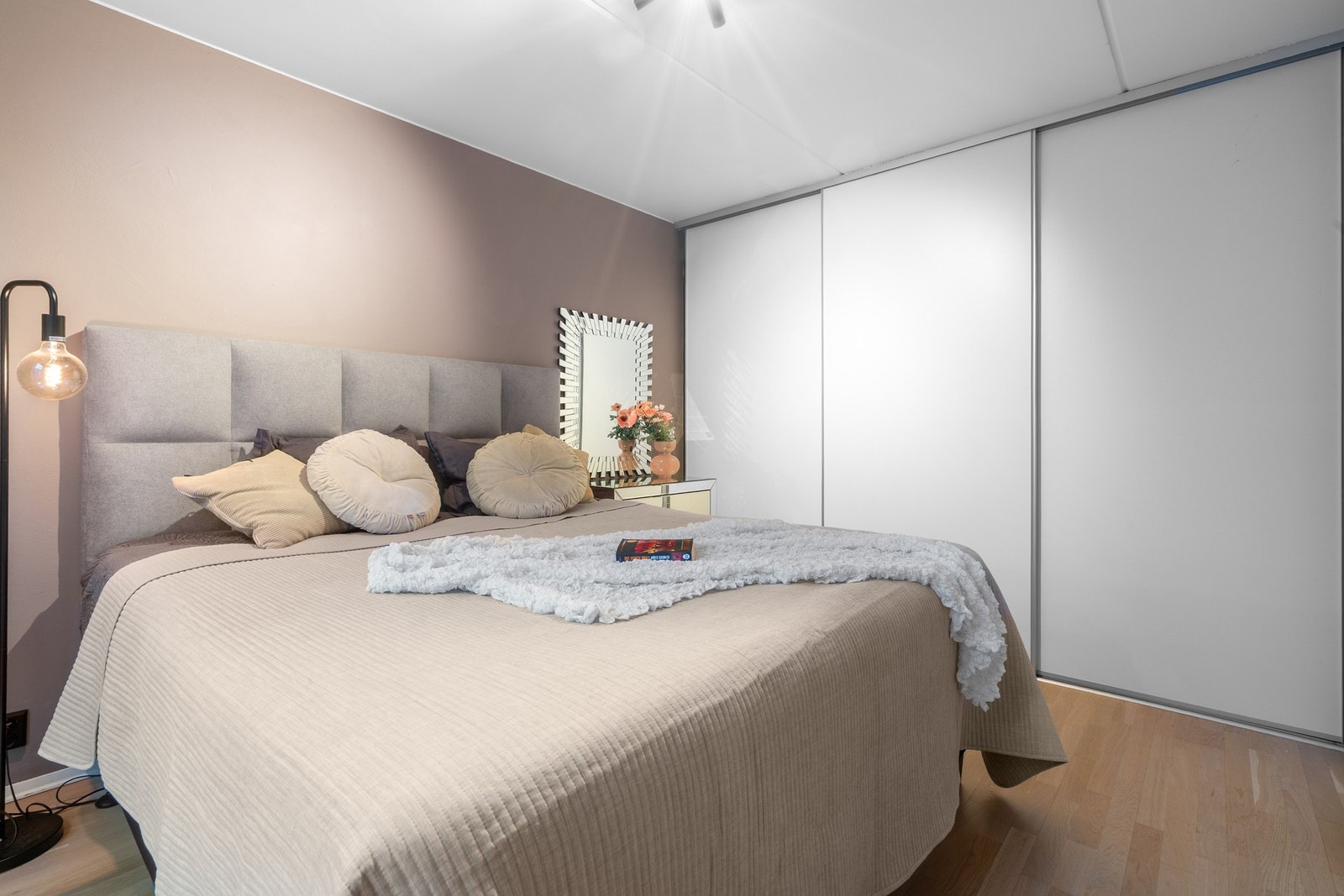 ...og store klesskap med god oppbevaring. Galleribilde