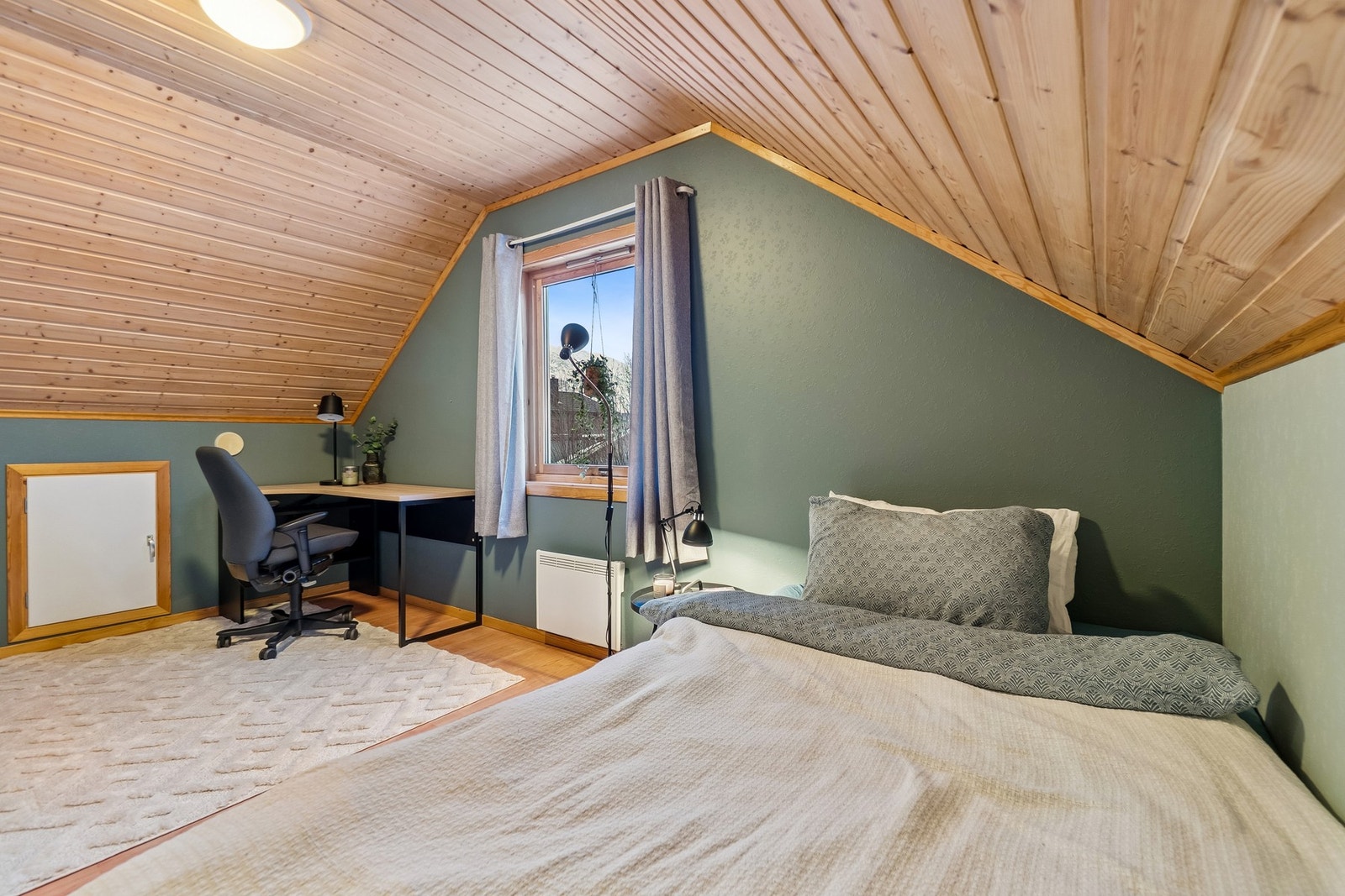 Dersom du ikke har behov for alle soverommene kan de fint benyttes til andre oppholdsformål som kontor eller hobbyrom. Galleribilde