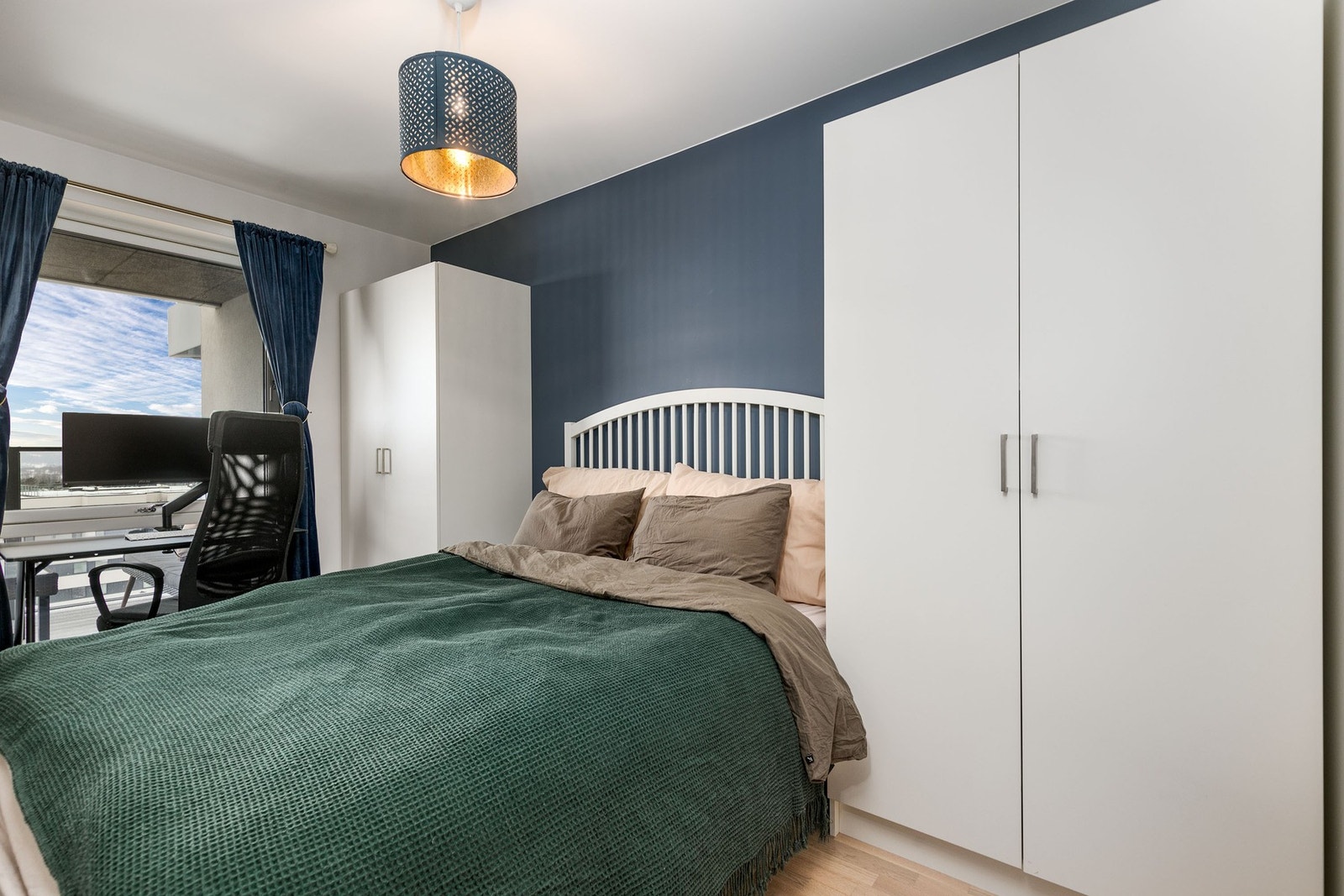 Leiligheten har et romslig soverom, av samme gode kvalitet og standard som resten av leiligheten. Galleribilde