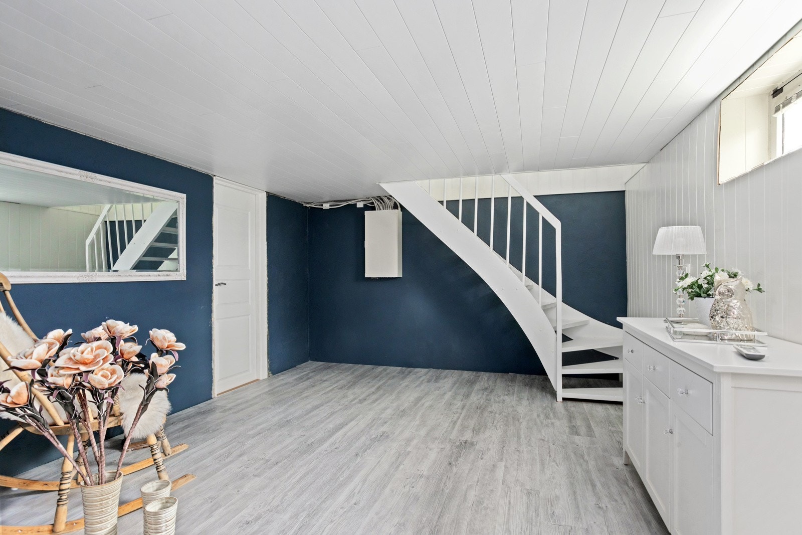 Underetasjen er av god størrelse med muligheter for diverse møblering. Galleribilde