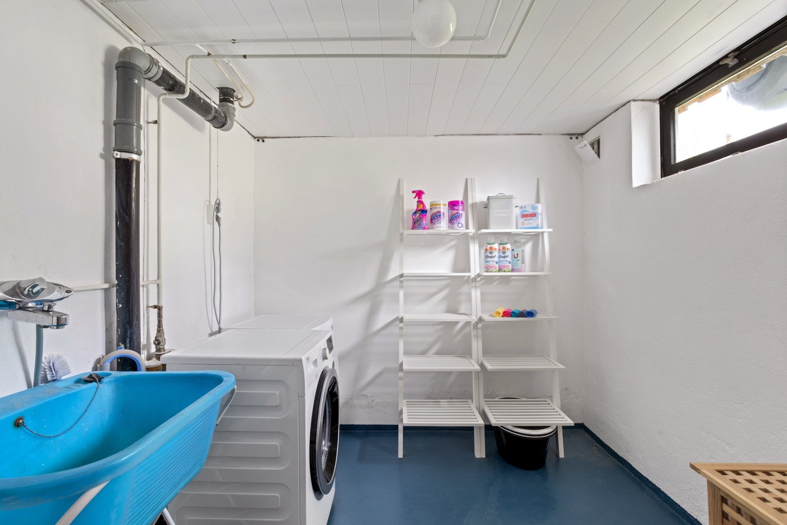 Praktisk vaskerom i underetasjen. Galleribilde