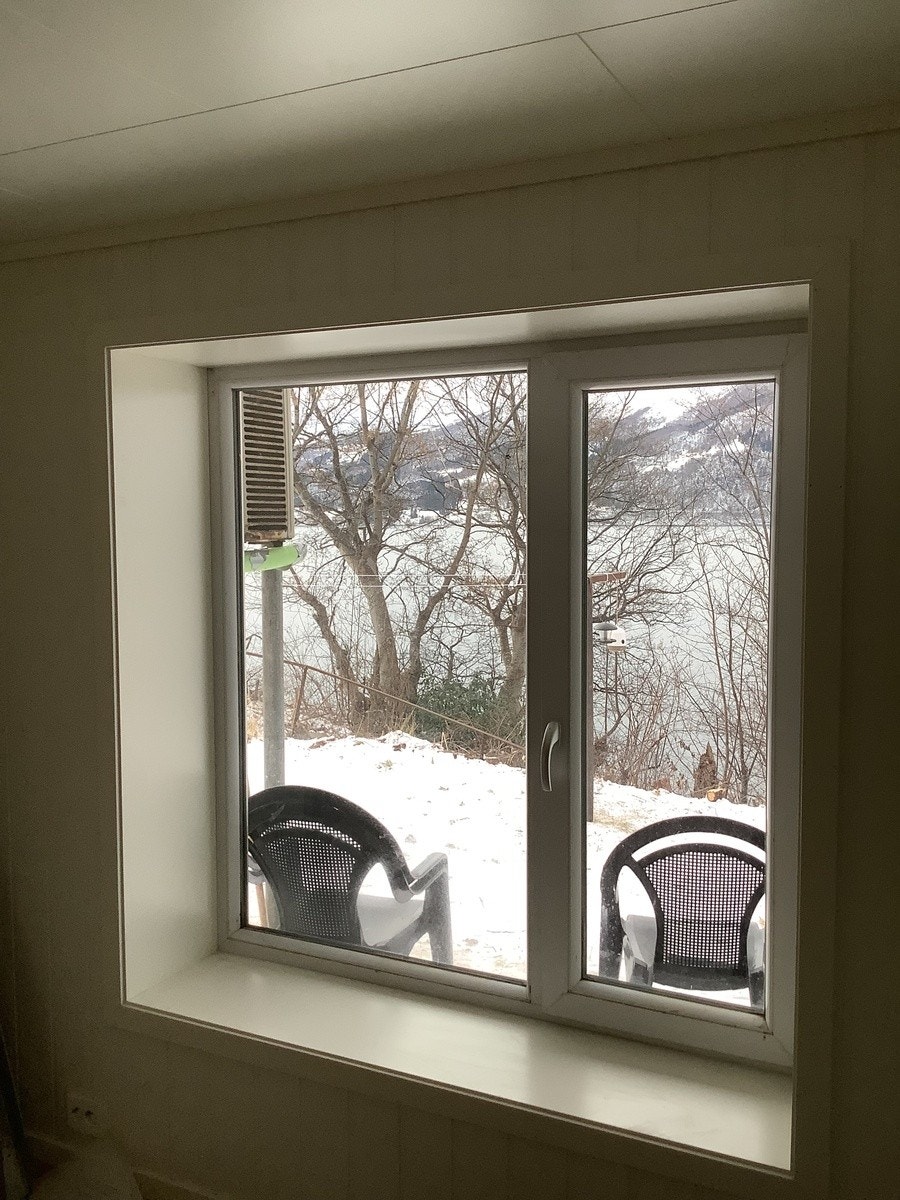 Liten hage m grønn plen Galleribilde