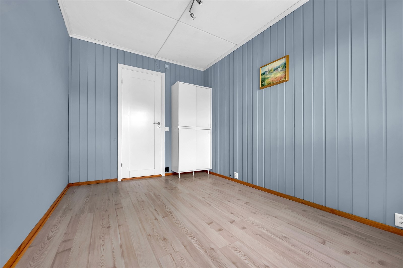 soverom 2 med plass for seng og garderobeløsning Galleribilde