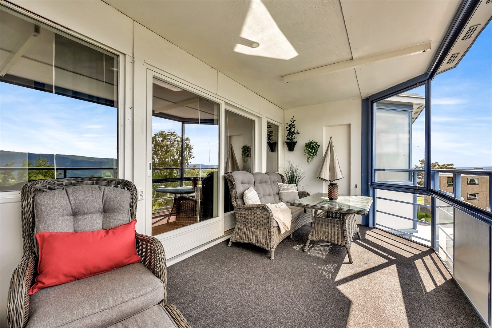 perfekt sted å sette seg ut på en solrik sommerdag Galleribilde