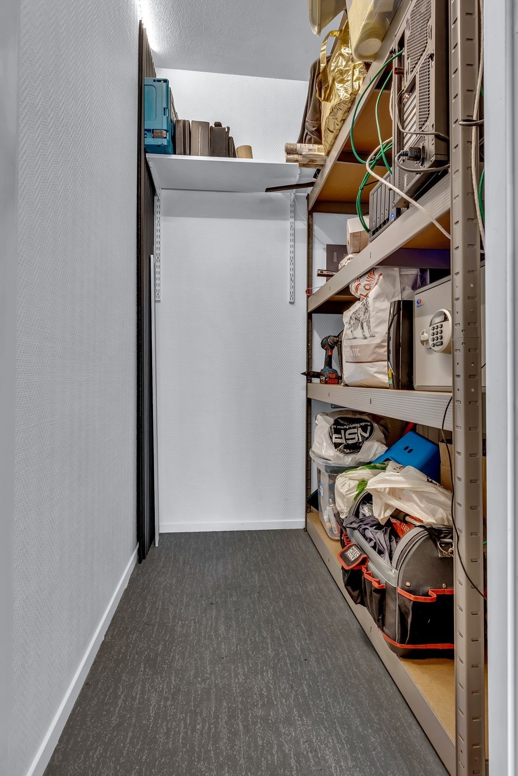 Praktisk bod for oppbevaring Galleribilde