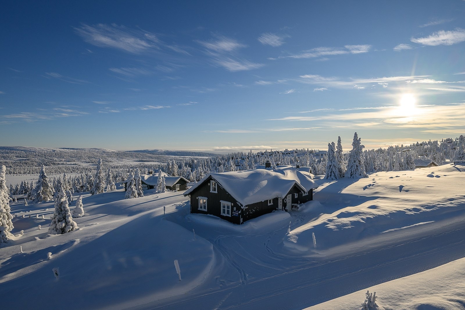 Dette er et perfekt utgangspunkt for turer og aktiviteter sommer som vinter. Løyper og stier er meget lett tilgjengelig. Galleribilde