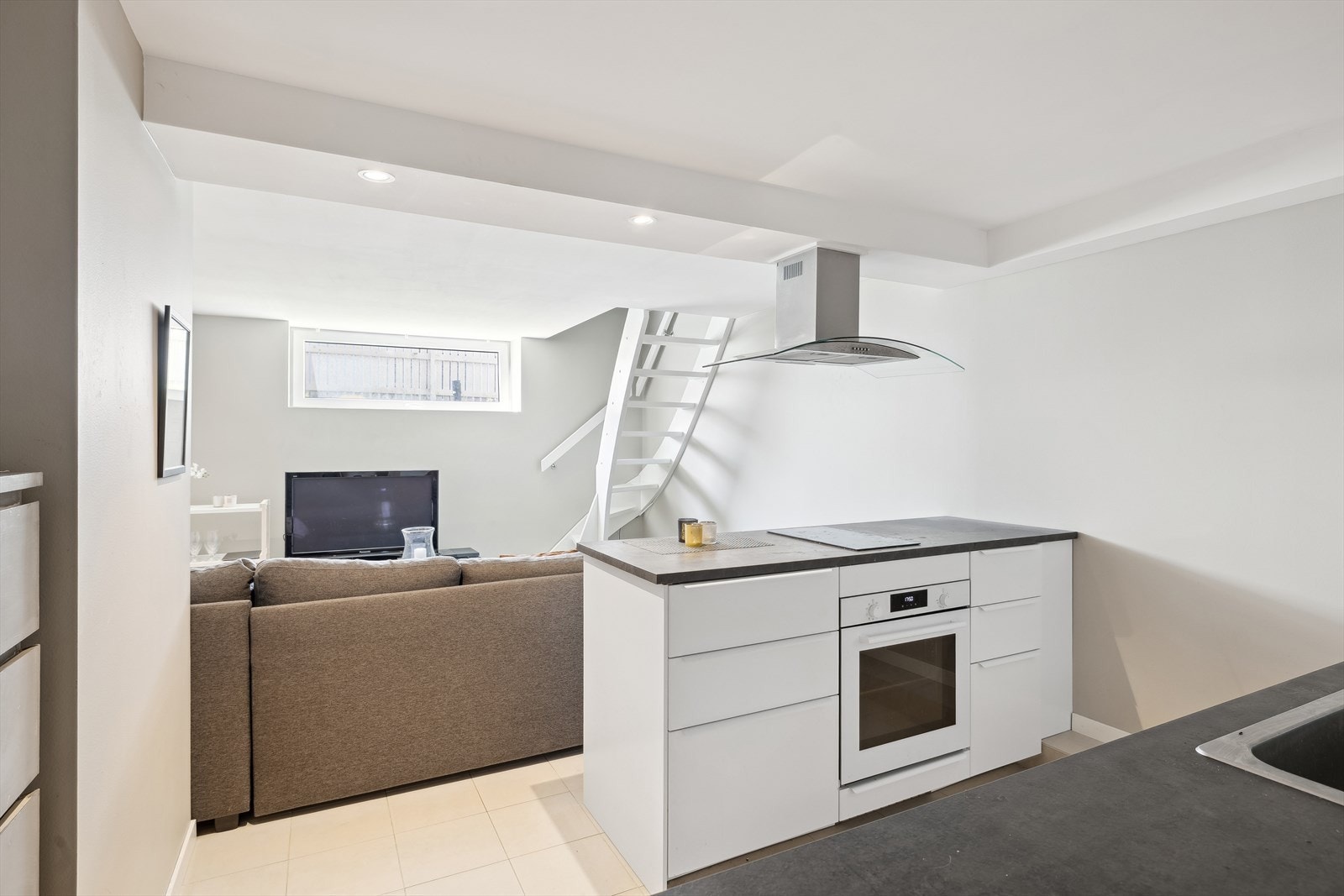 Stue kjeller Galleribilde