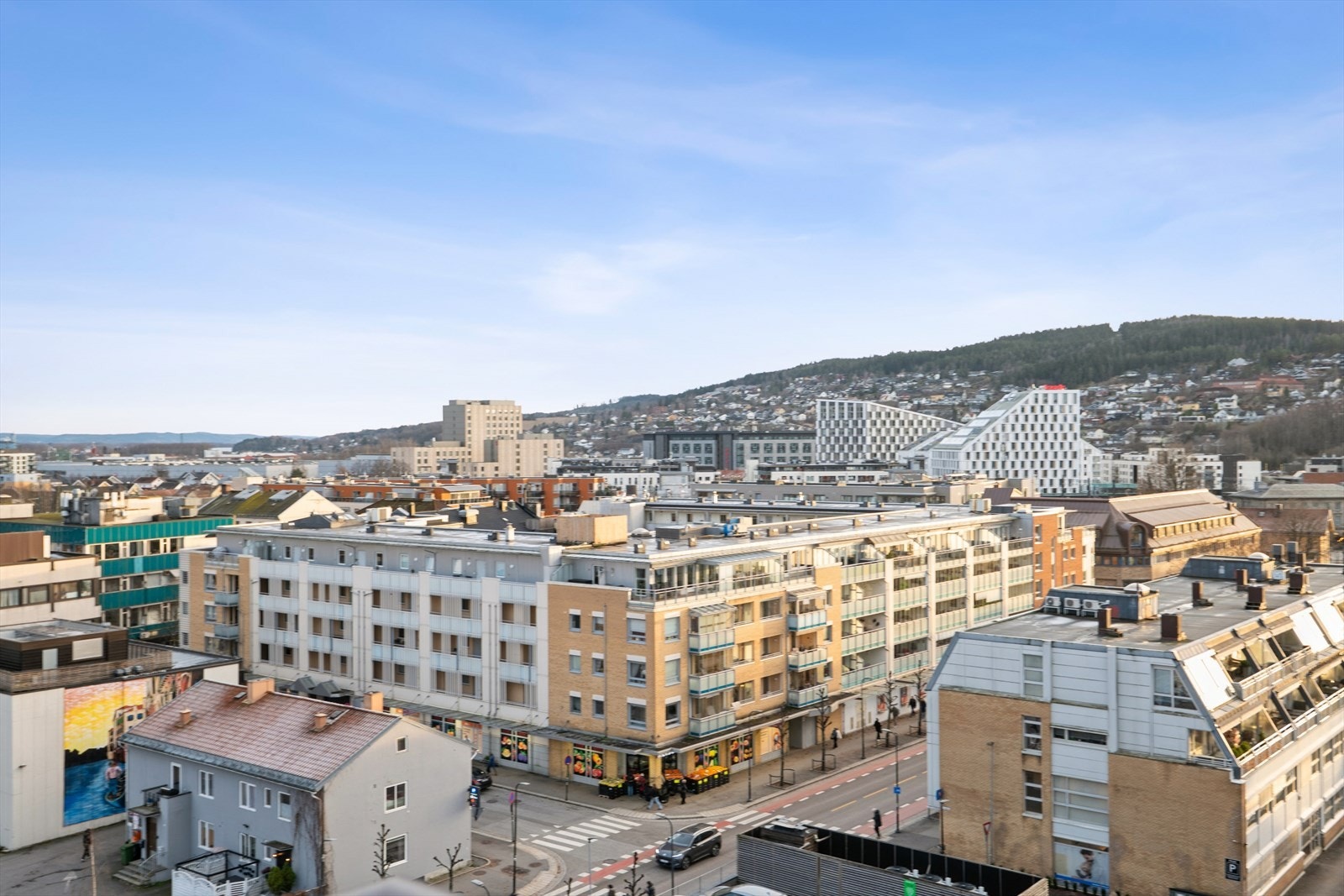 For dagligvarehandel ligger Kiwi like ved, og Lillestrøm Torv er kun minutter unna. Galleribilde