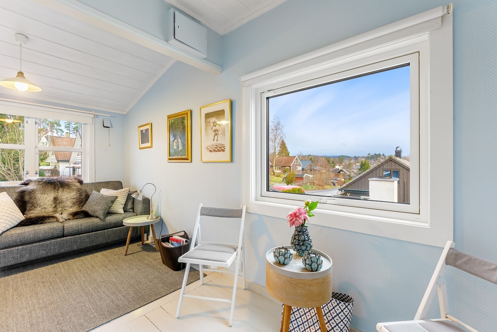 Et lyst og trivelig rom, ideelt som soverom, gjesterom eller kontor. Galleribilde