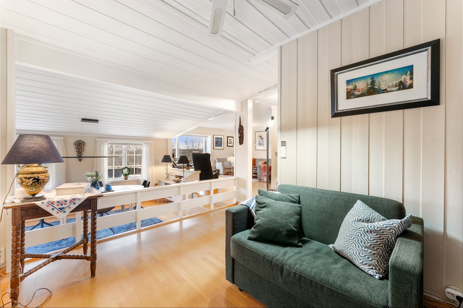 Utsyn fra TV-stuen mot stue og spisestue. Galleribilde