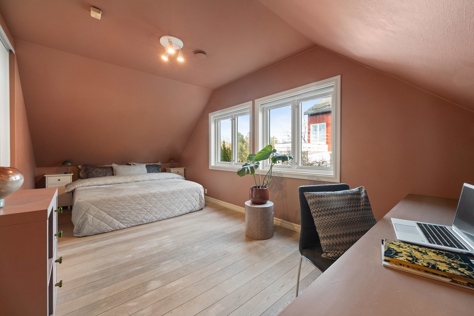 Soverom 1 av 2 i 2. etasje Galleribilde