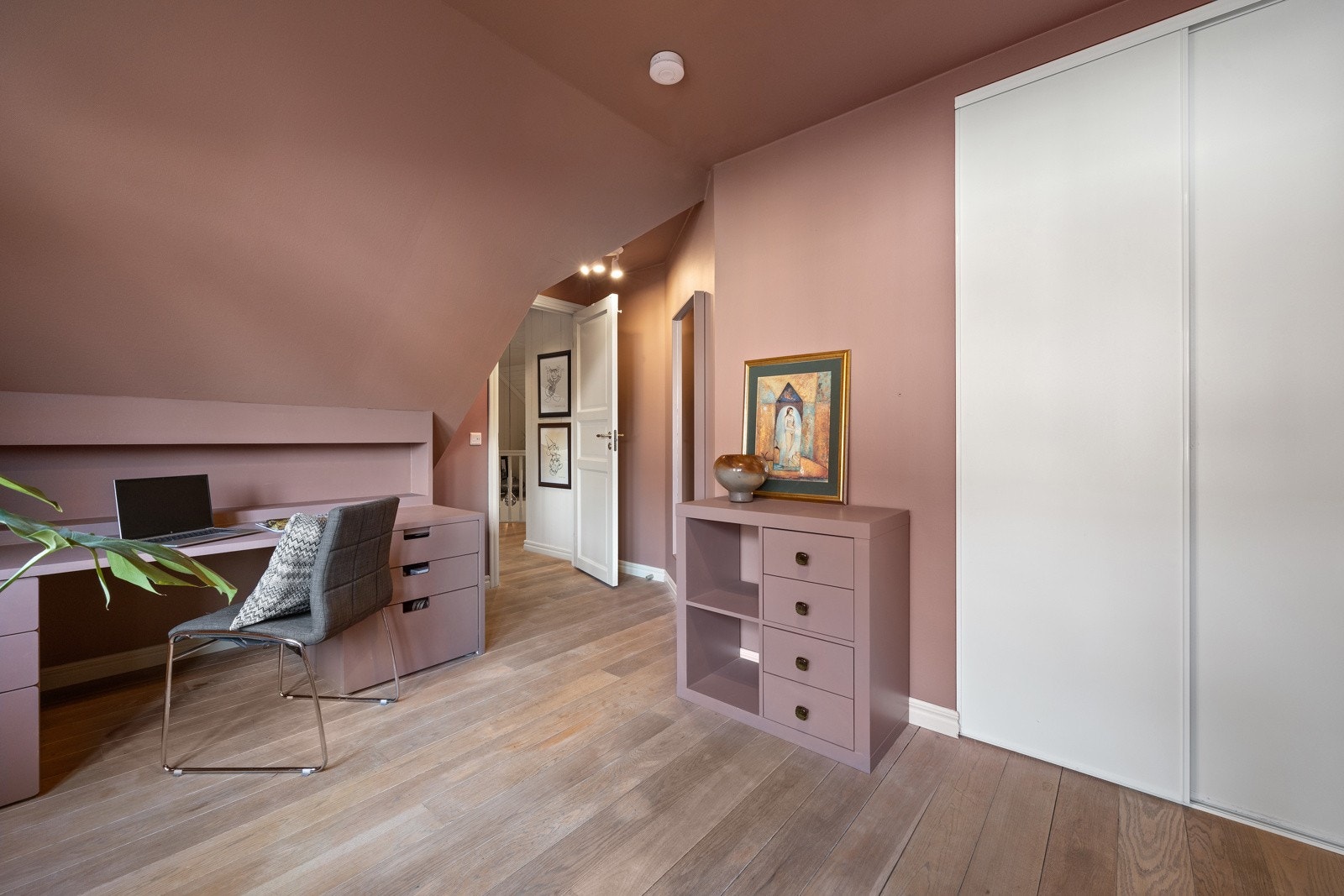 Soverom 1 av 2 i 2. etasje Galleribilde