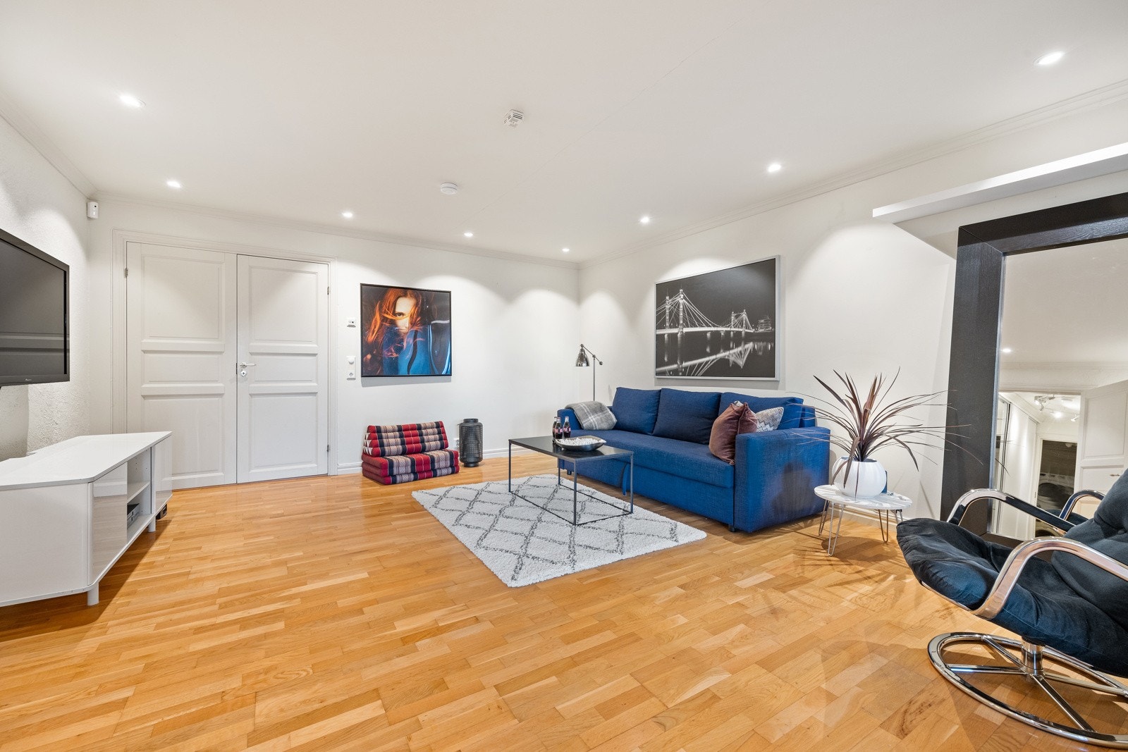 Leilighet i underetasjen med stue/kjøkken, soverom, bad, vaskerom og bod Galleribilde