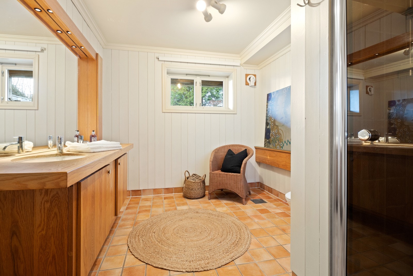 Leilighet i underetasjen med stue/kjøkken, soverom, bad, vaskerom og bod Galleribilde