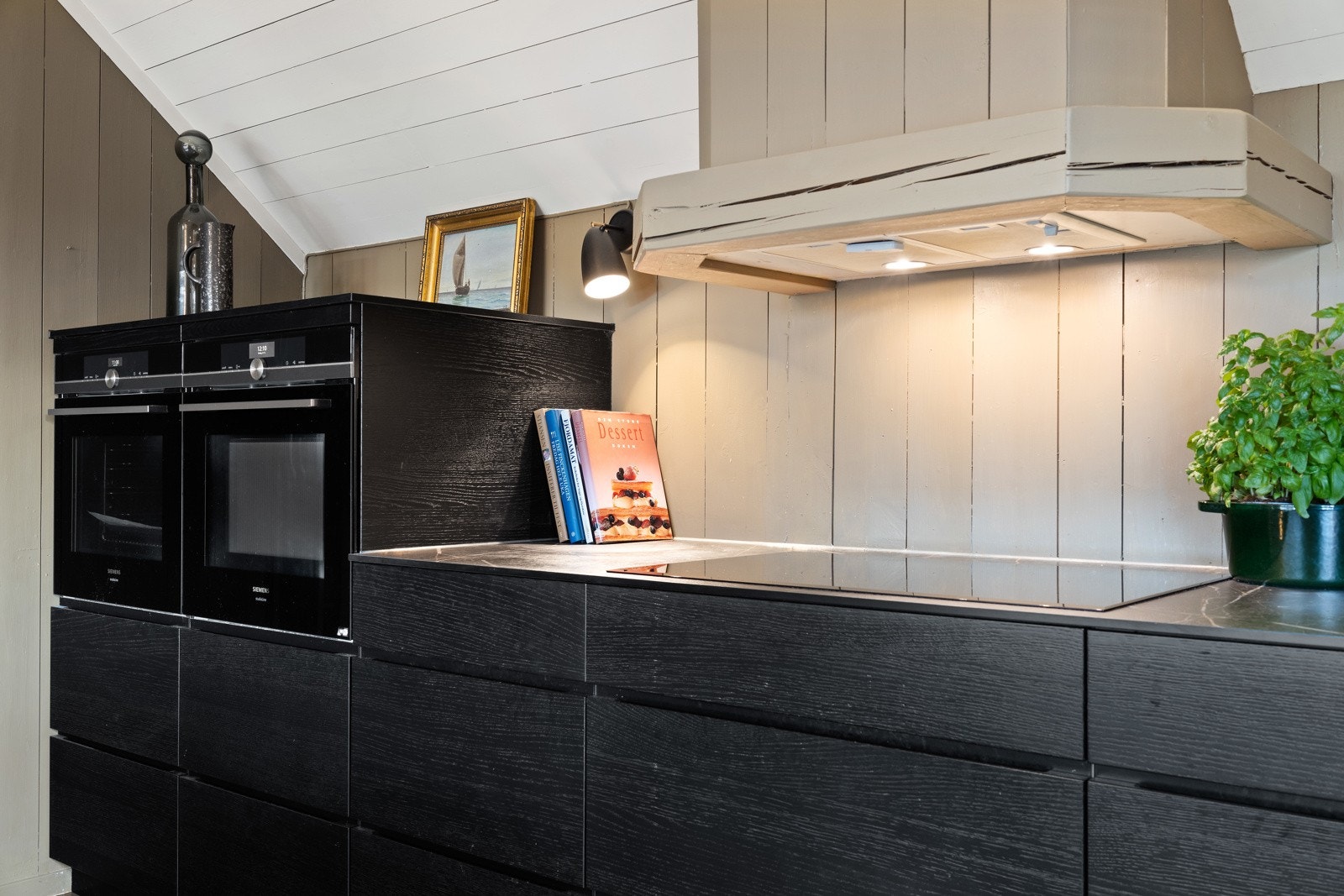 Ny (2022) kjøkkeninnredning med 2 stekeovner (en med micro) Galleribilde