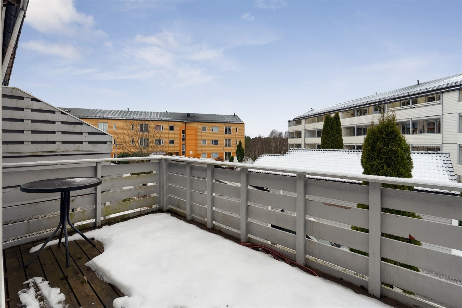 Den vestvendte balkongen gir et fint ekstra uterom med plass til en sittegruppe. Galleribilde