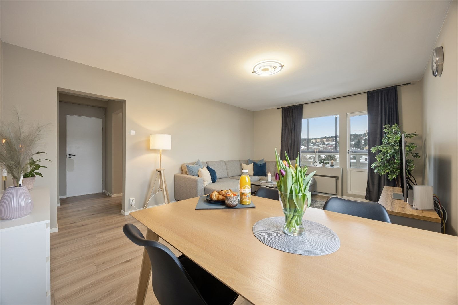 Varmtvann, fyring, internett og kabel-tv er inkludert i felleskostnadene. Galleribilde