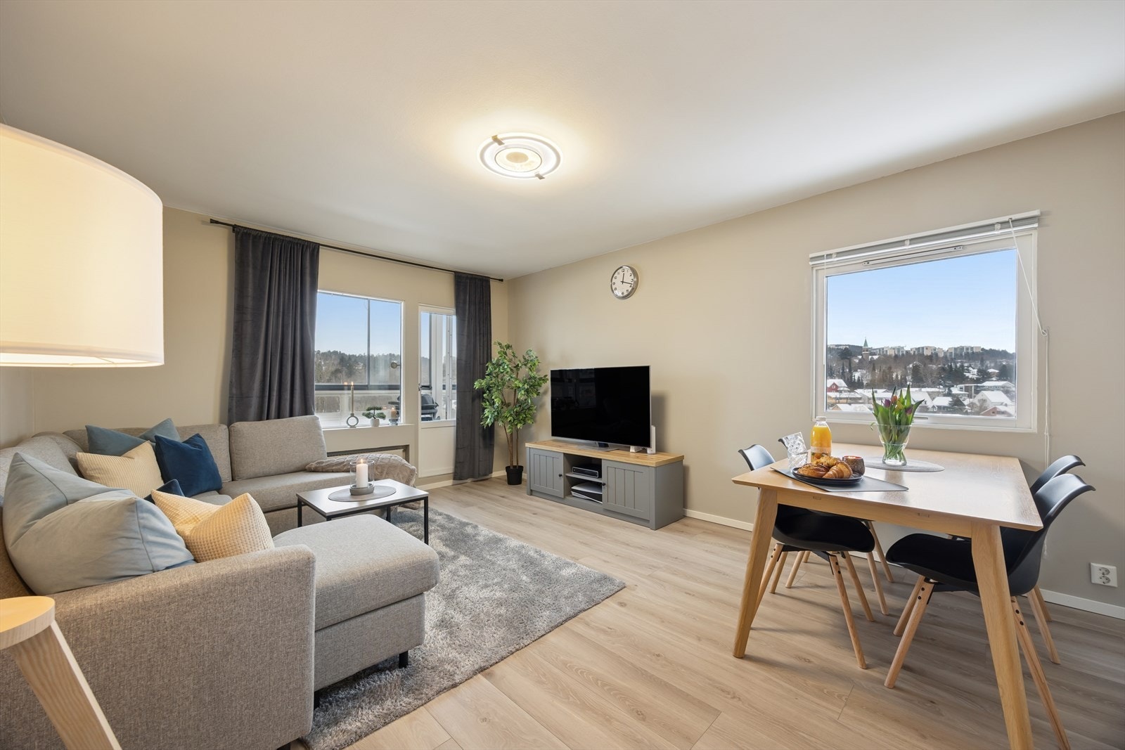 LOKALMEGLER MATS GJERDEN RISA V/DNB EIENDOM KALBAKKEN HAR GLEDEN AV Å PRESENTERE GANGSTUVEIEN 12. Galleribilde