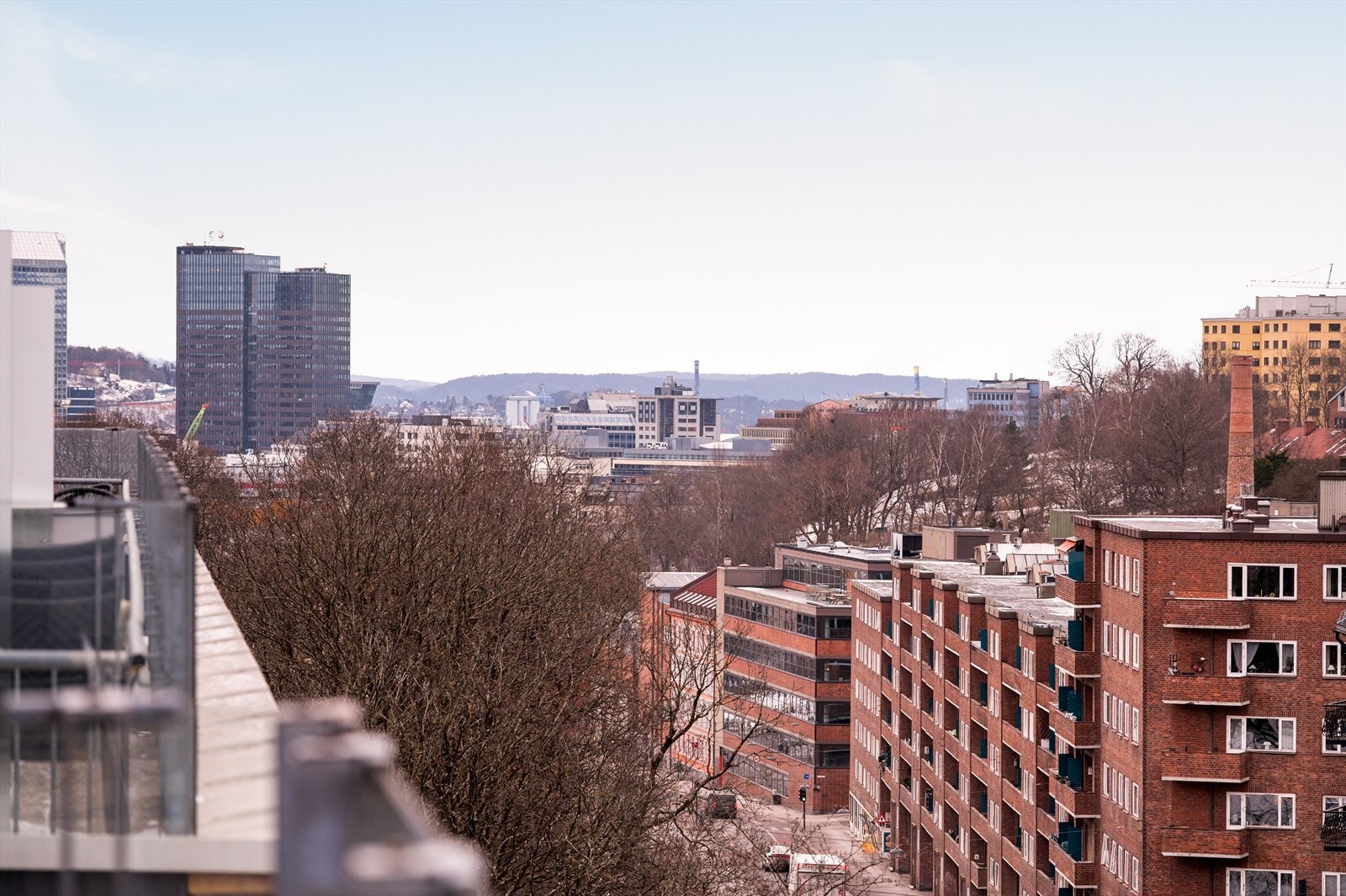 Ved at leiligheten er beliggende i 6. etasje har man en flott utsikt nedover byen. Galleribilde