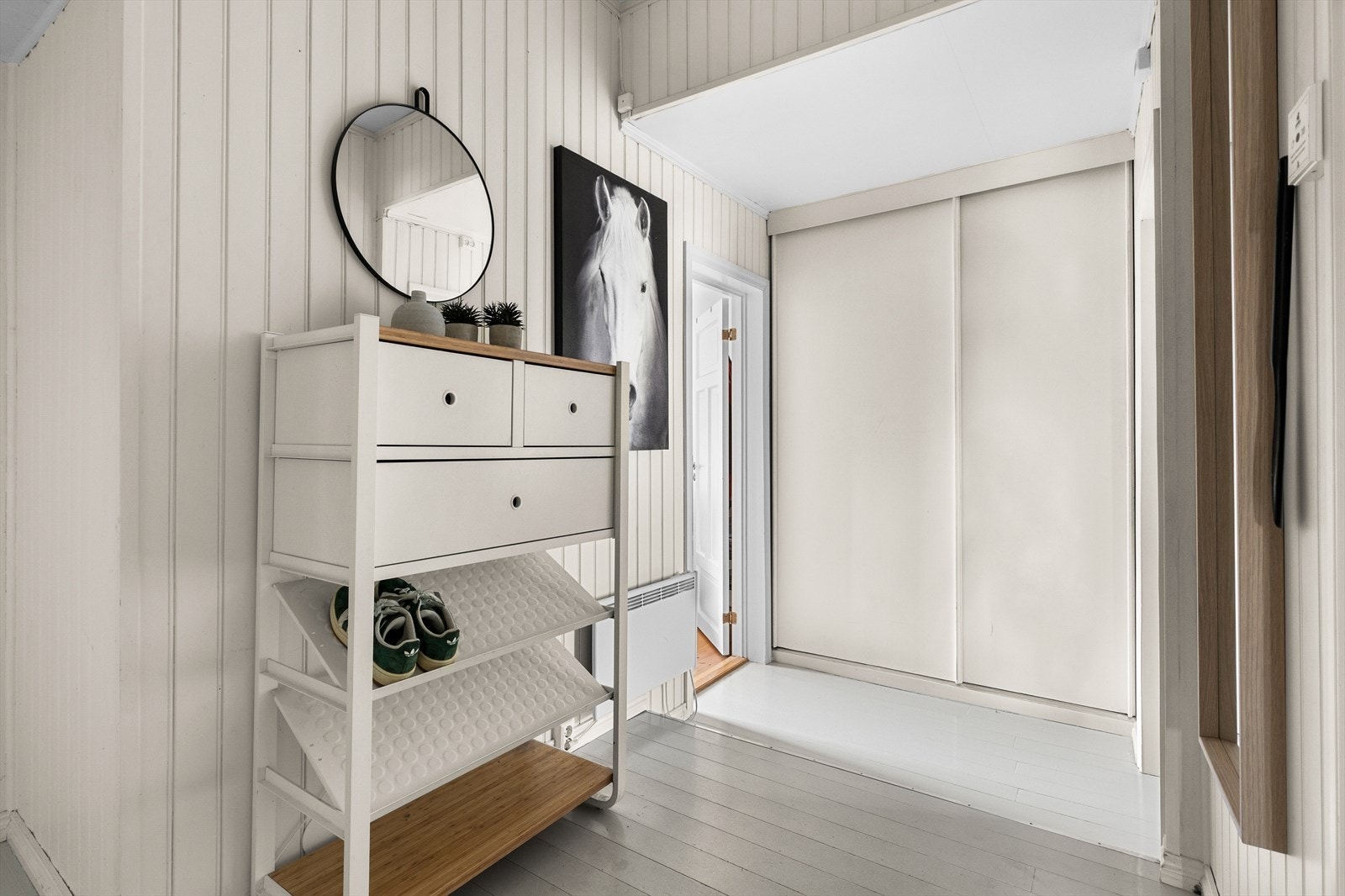 Her får du et ryddig og godt førsteinntrykk med god oppbevaringsplass. Galleribilde