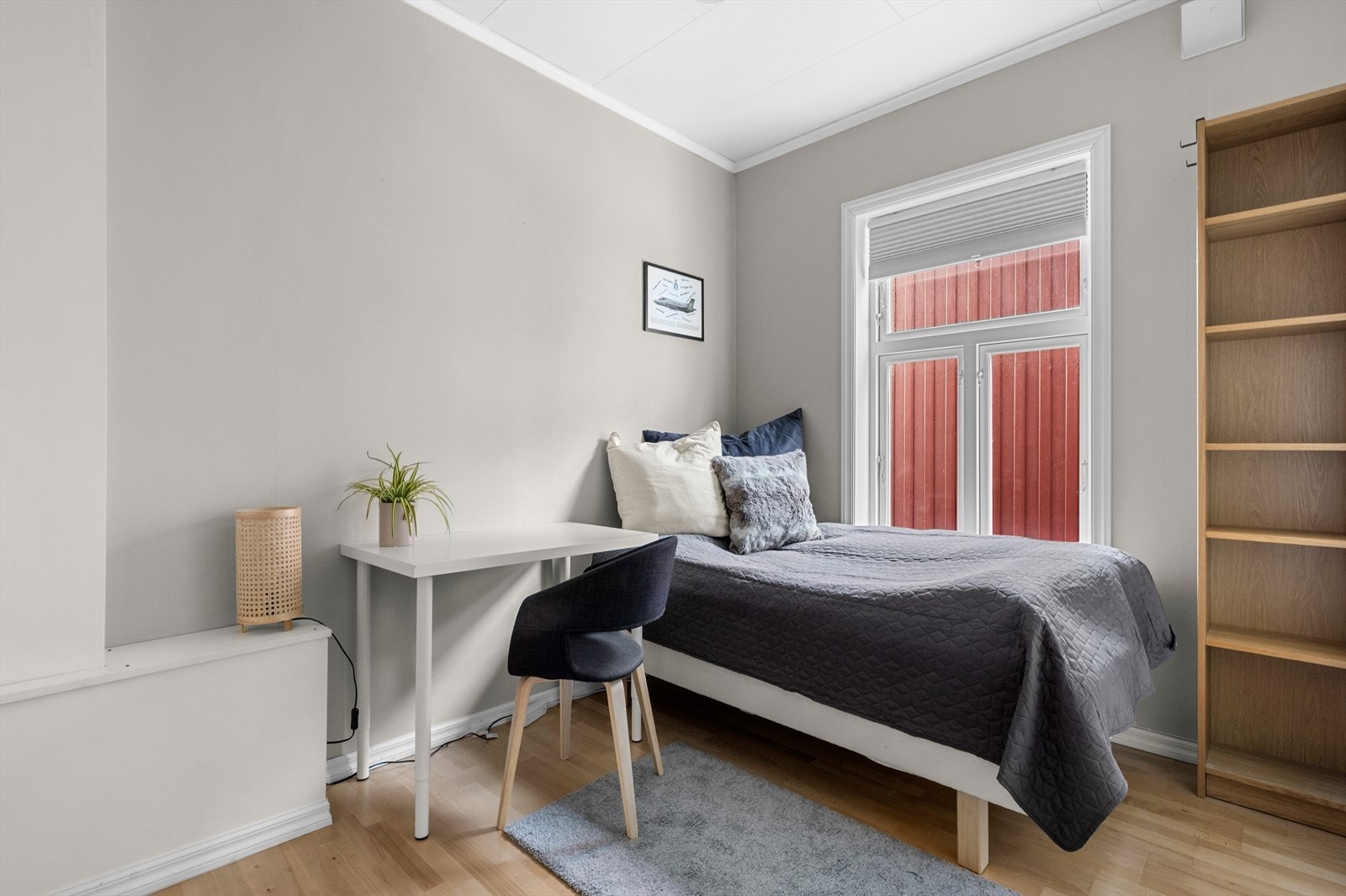 Soverom 2 er på gode 10m² med gode møbleringsmuligheter Galleribilde