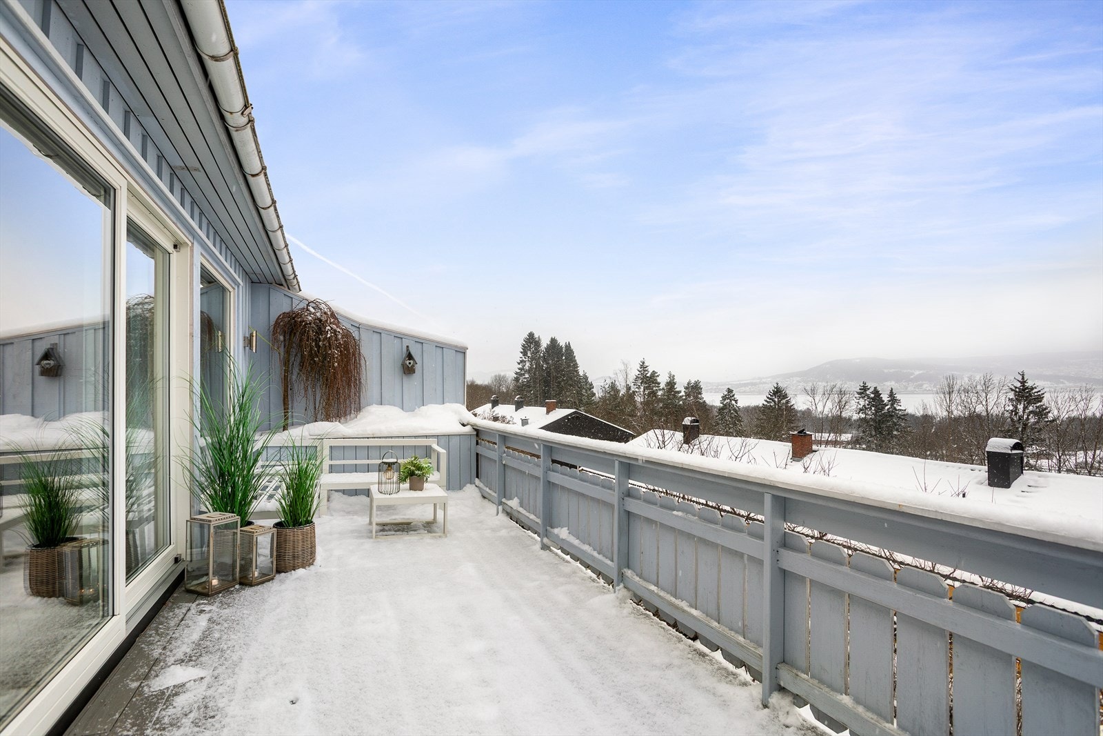 Romslig veranda gir gode møbleringsmuligheter Galleribilde