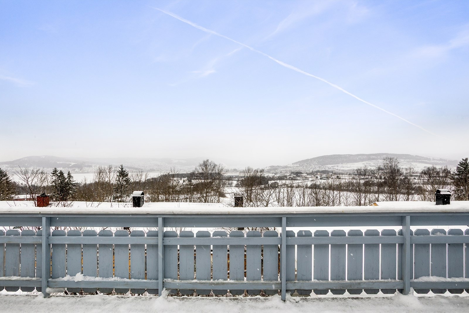 Utsikten er nydelig - med flott fjordutsikt og gode solforhold Galleribilde