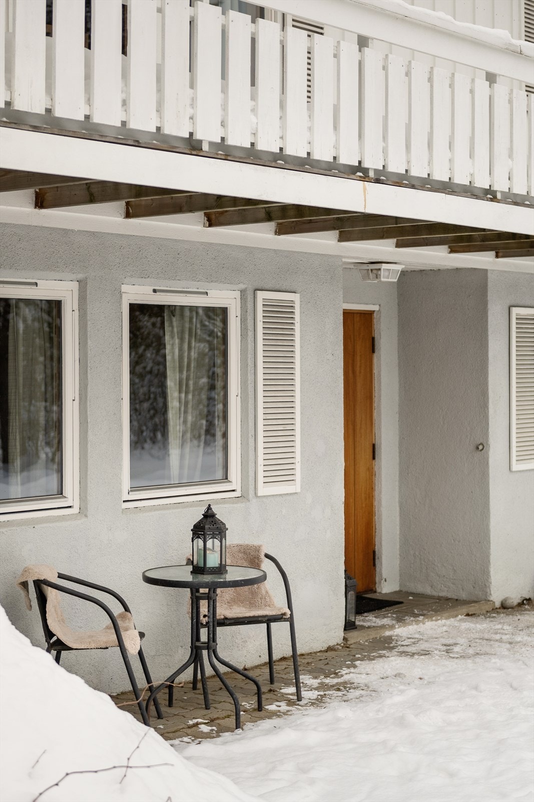 Fin uteplass ved inngangspartiet. Galleribilde