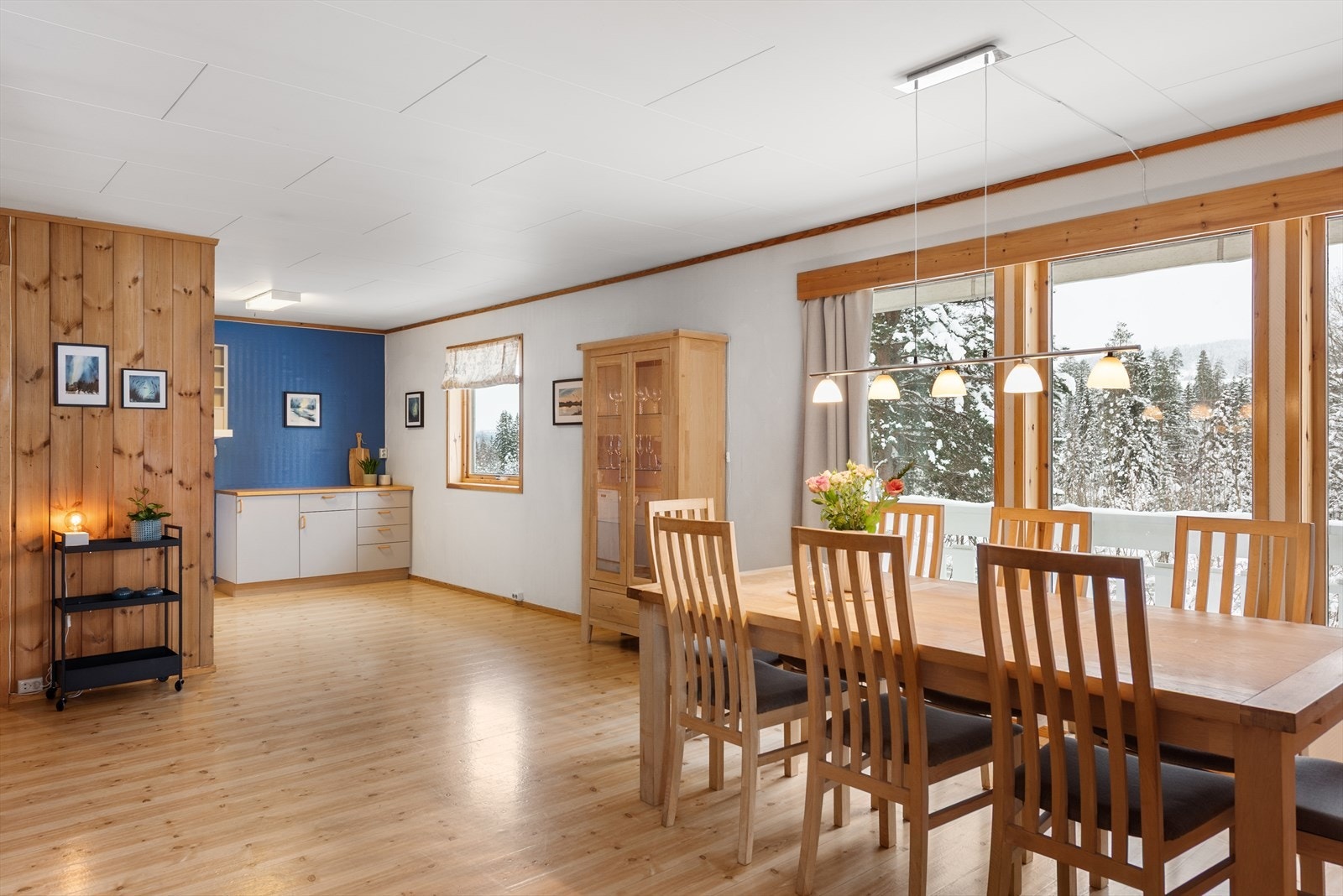 Et hyggelig sted å samles til dagens måltider. Galleribilde