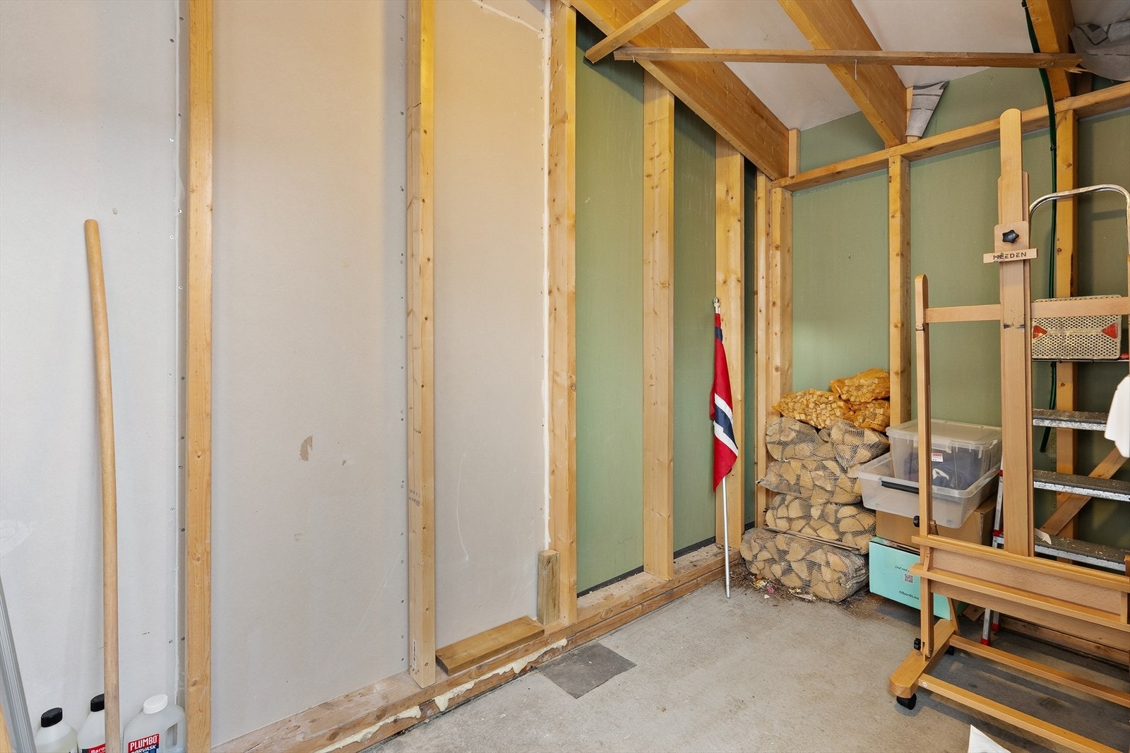 Utendørs bod ved inngangsparti Galleribilde