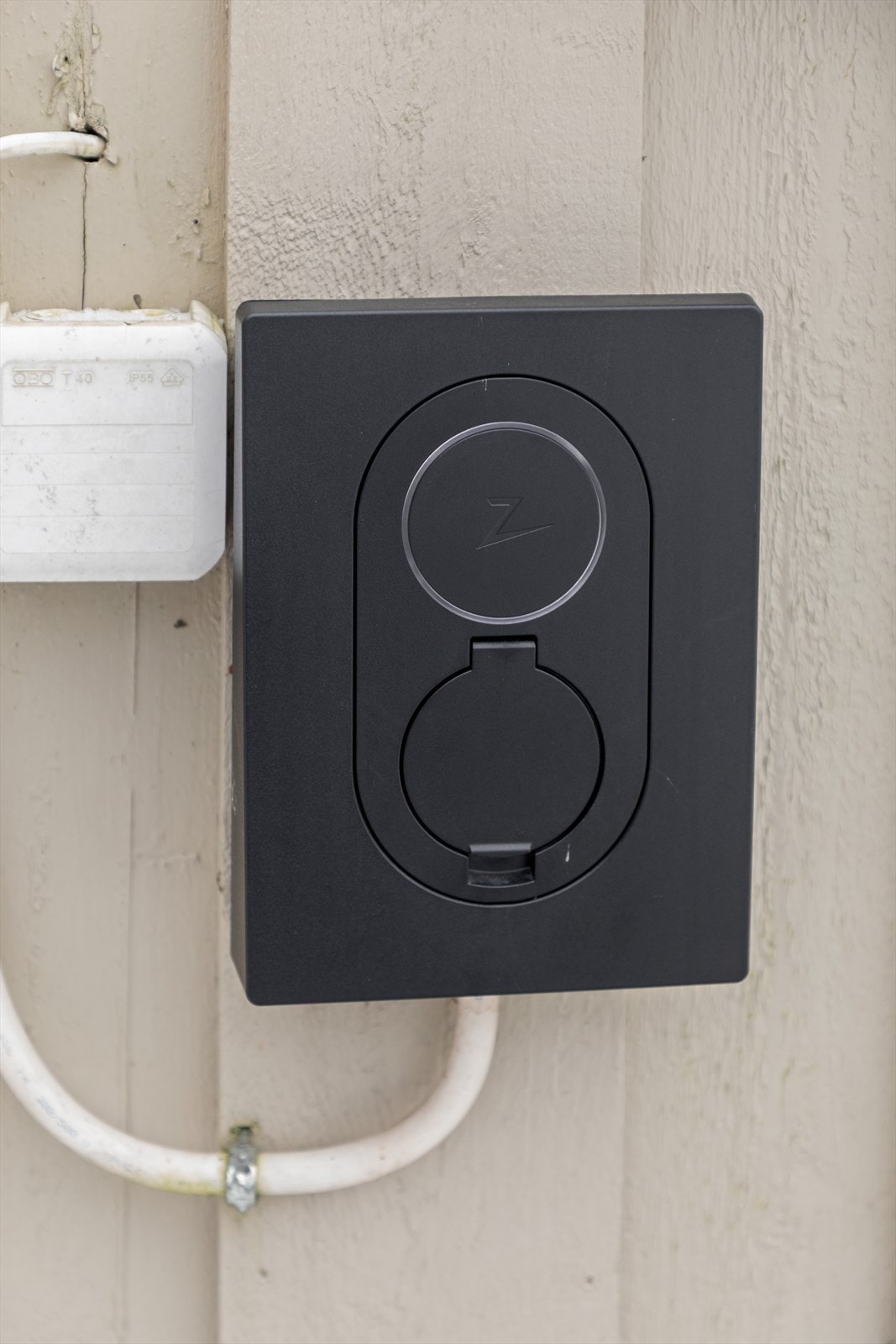 Elbil lader. Galleribilde