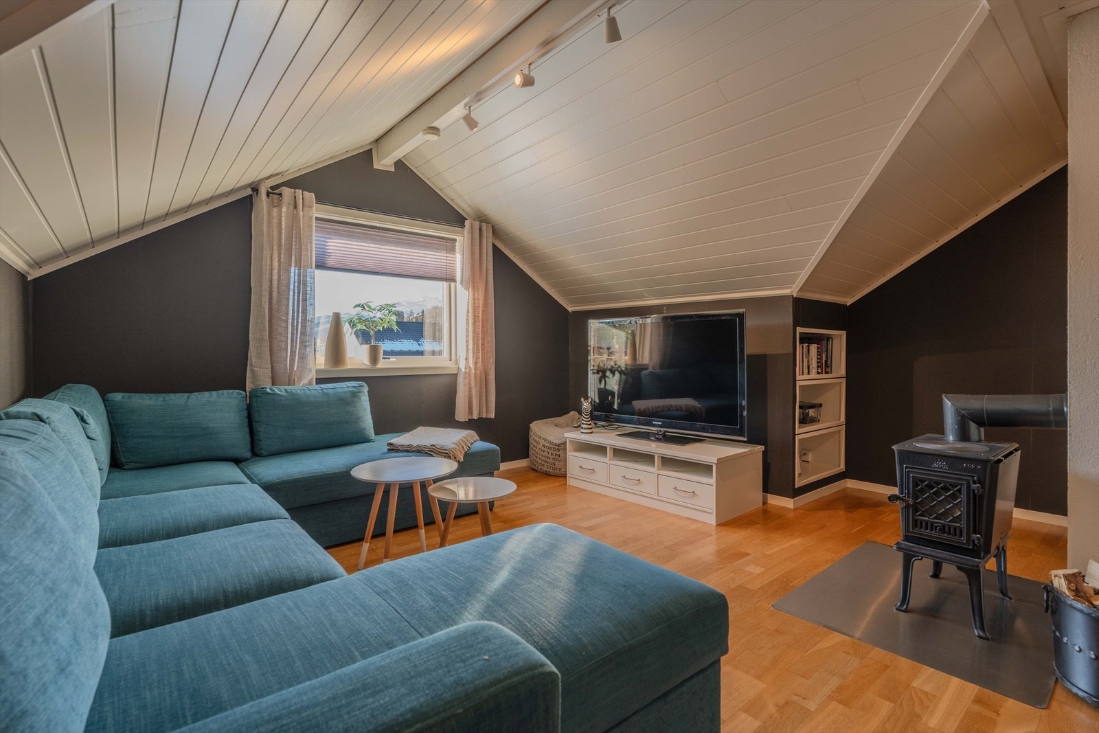 Loftsstue Galleribilde