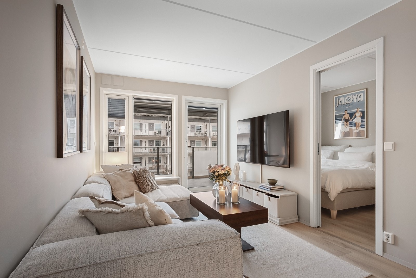 Leiligheten har en effektiv planløsning med et innvendig bruksareal på 50 kvm. Soverommet har adkomst fra stuen Galleribilde