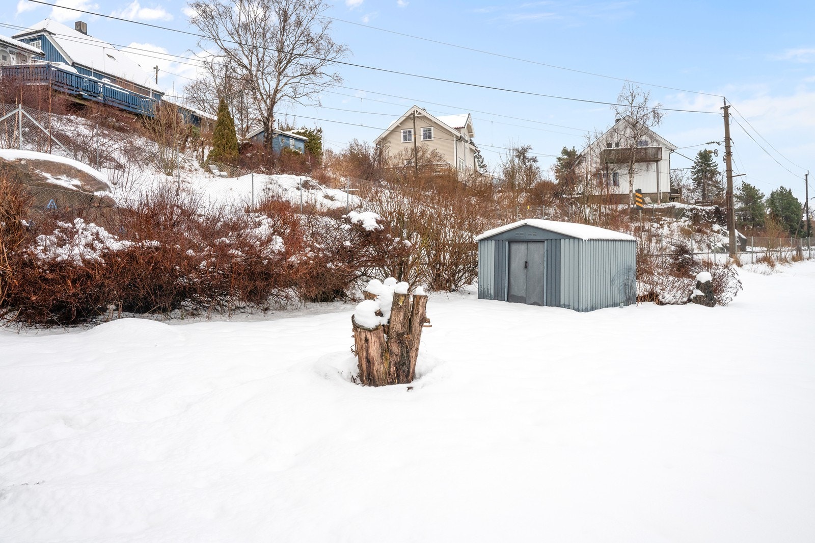 Tomten gir rom for hage og uteaktiviteter. Galleribilde