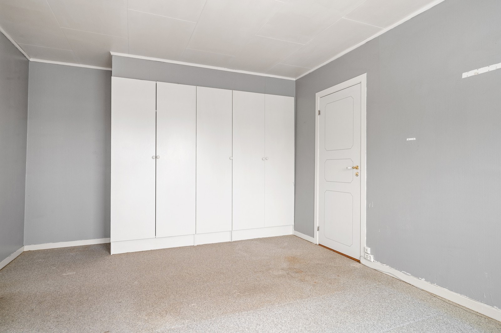 God plass til garderobeløsning for effektiv oppbevaring. Galleribilde