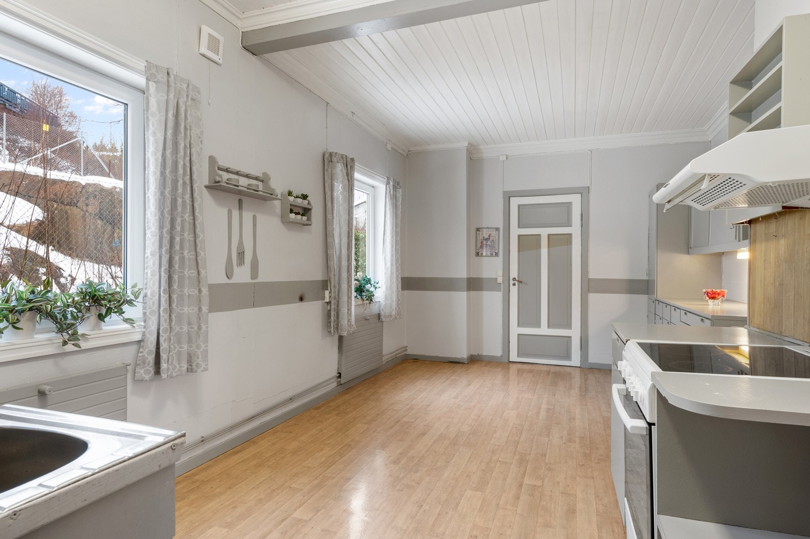 Rommet er stort nok til å huse en egen spiseplass for hverdagsmåltidene. Galleribilde