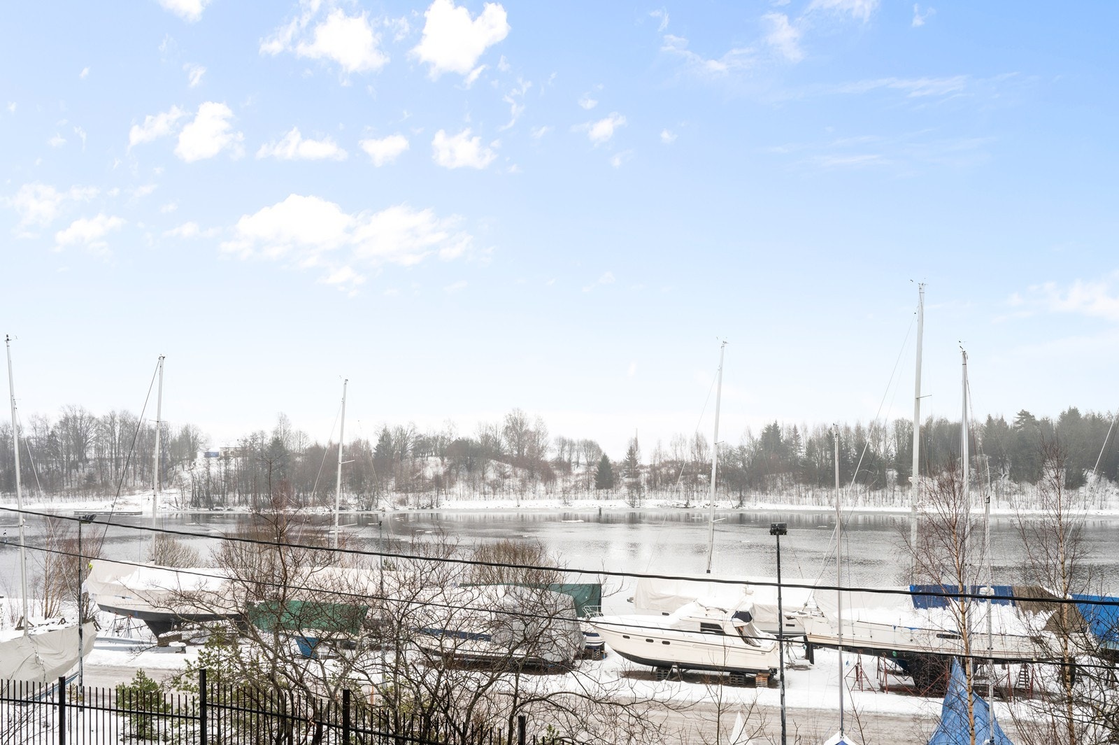 Området byr på fine tur- og rekreasjonsmuligheter langs vannkanten. Galleribilde