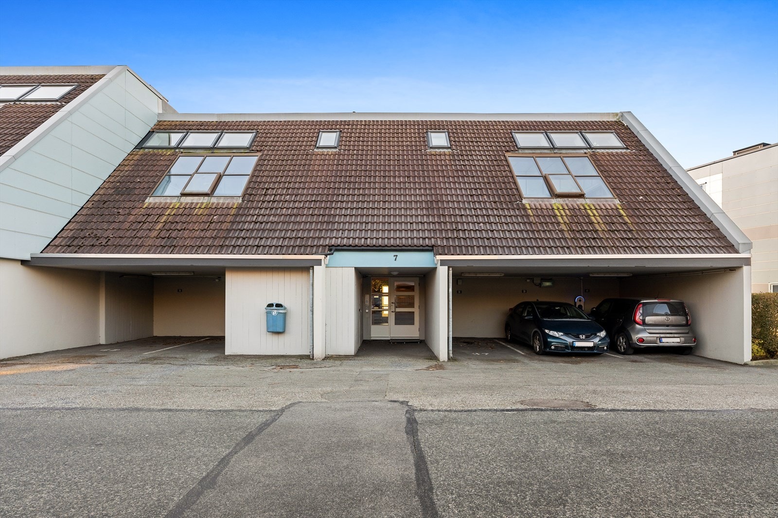 Leiligheten har 1 plass i carport Galleribilde