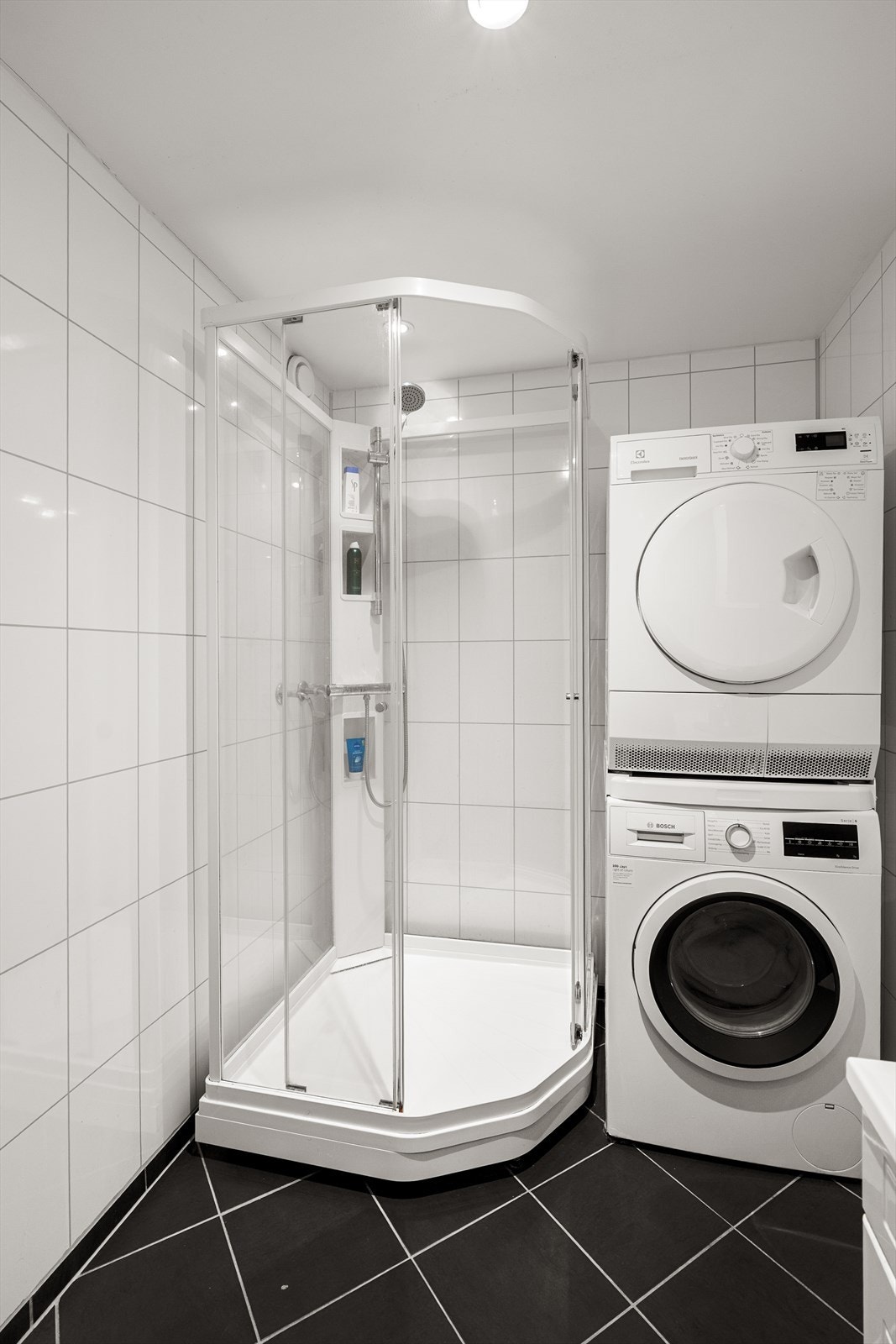 Opplegg for vaskemaskin på bad Galleribilde