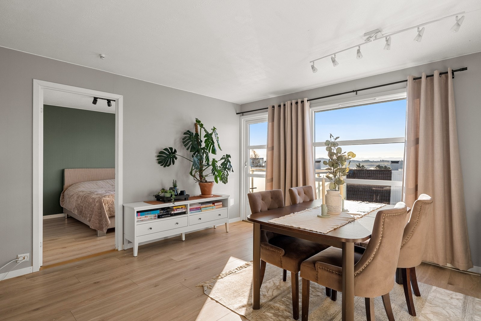 Stue med utgang til balkong Galleribilde